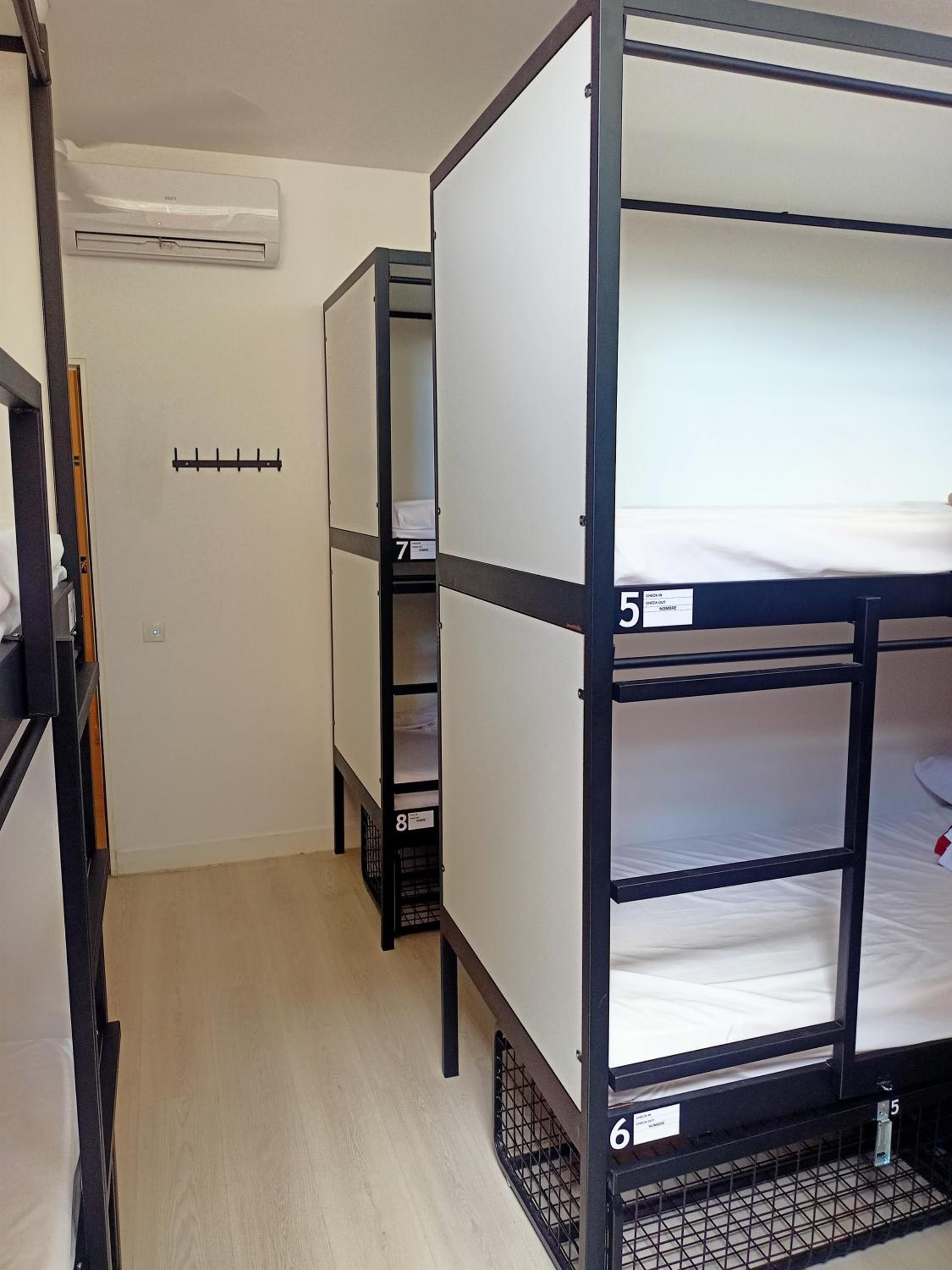 Bed in 8-Bed Male Dormitory Room photo 3