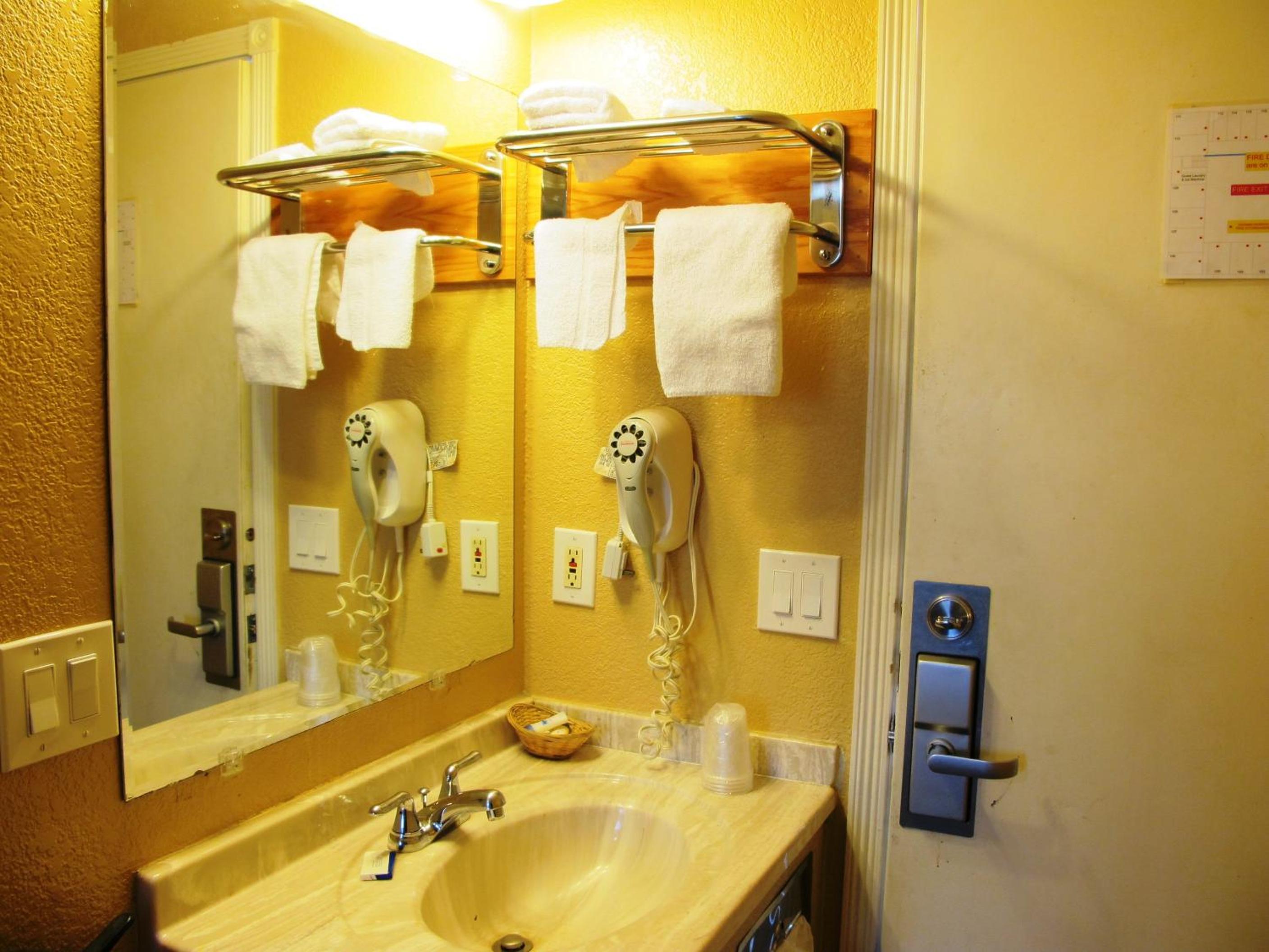 Queen Room photo 3
