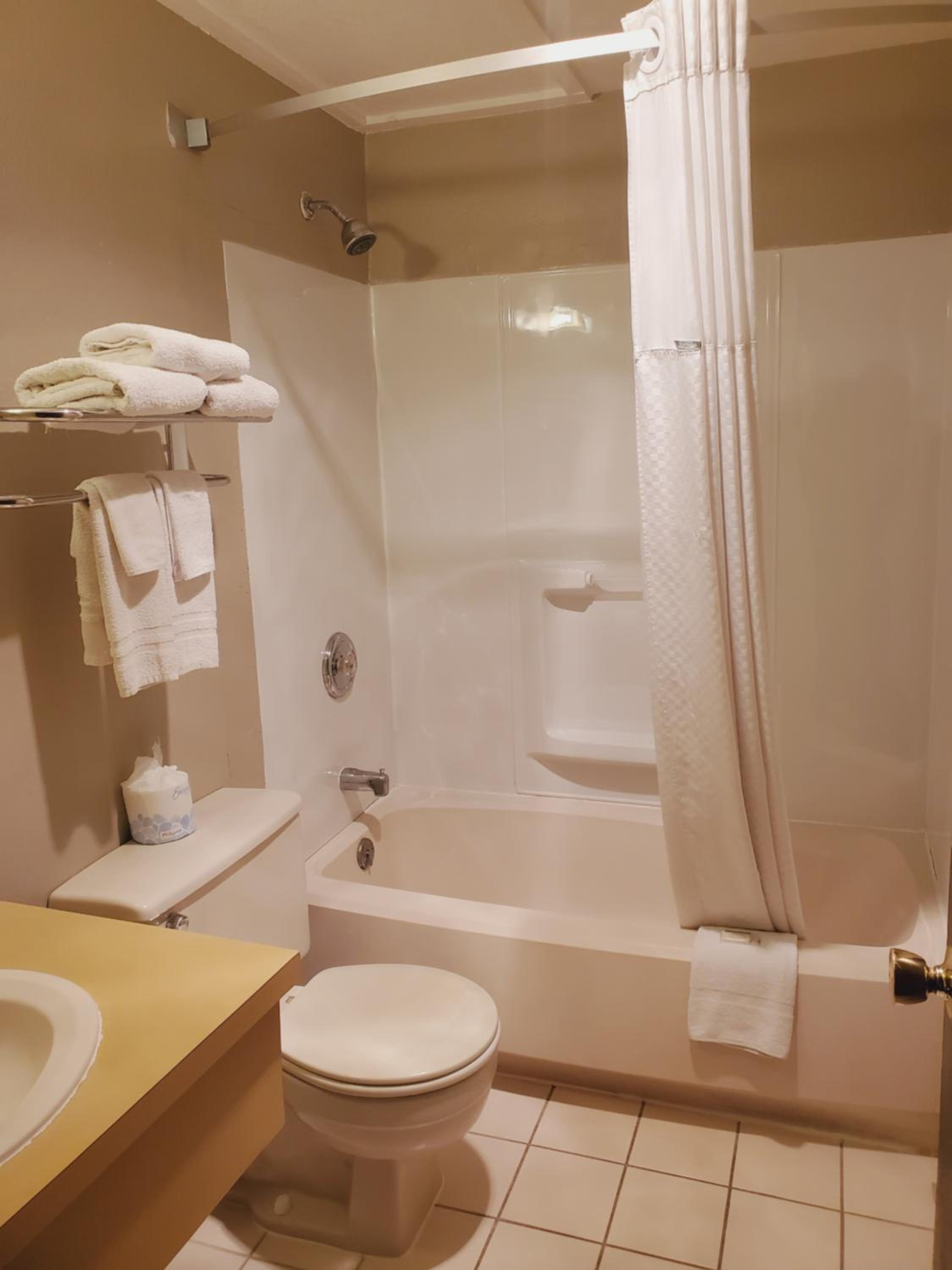 Standard Queen Room photo 3