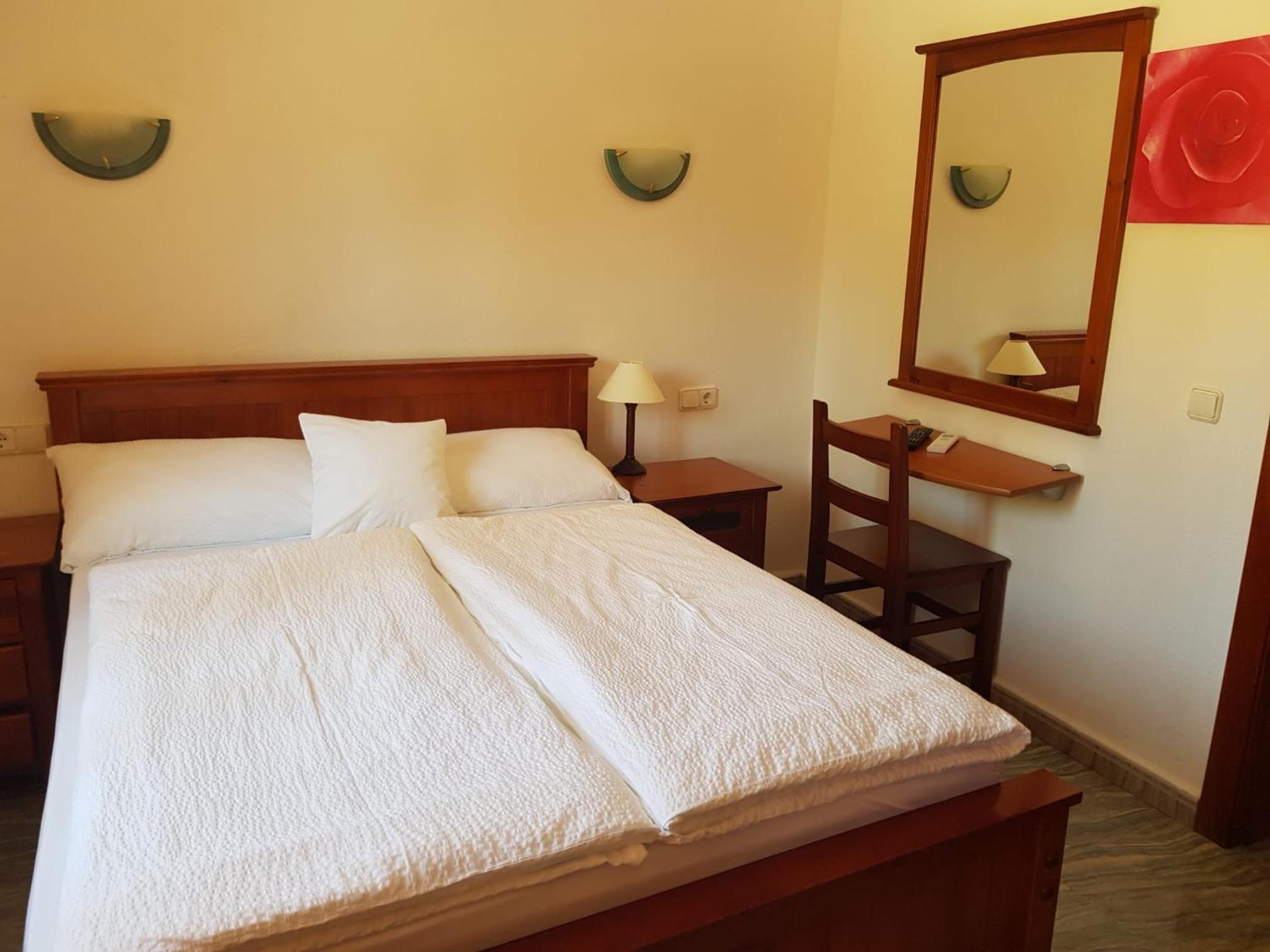 Budget Double Room - Photo 1