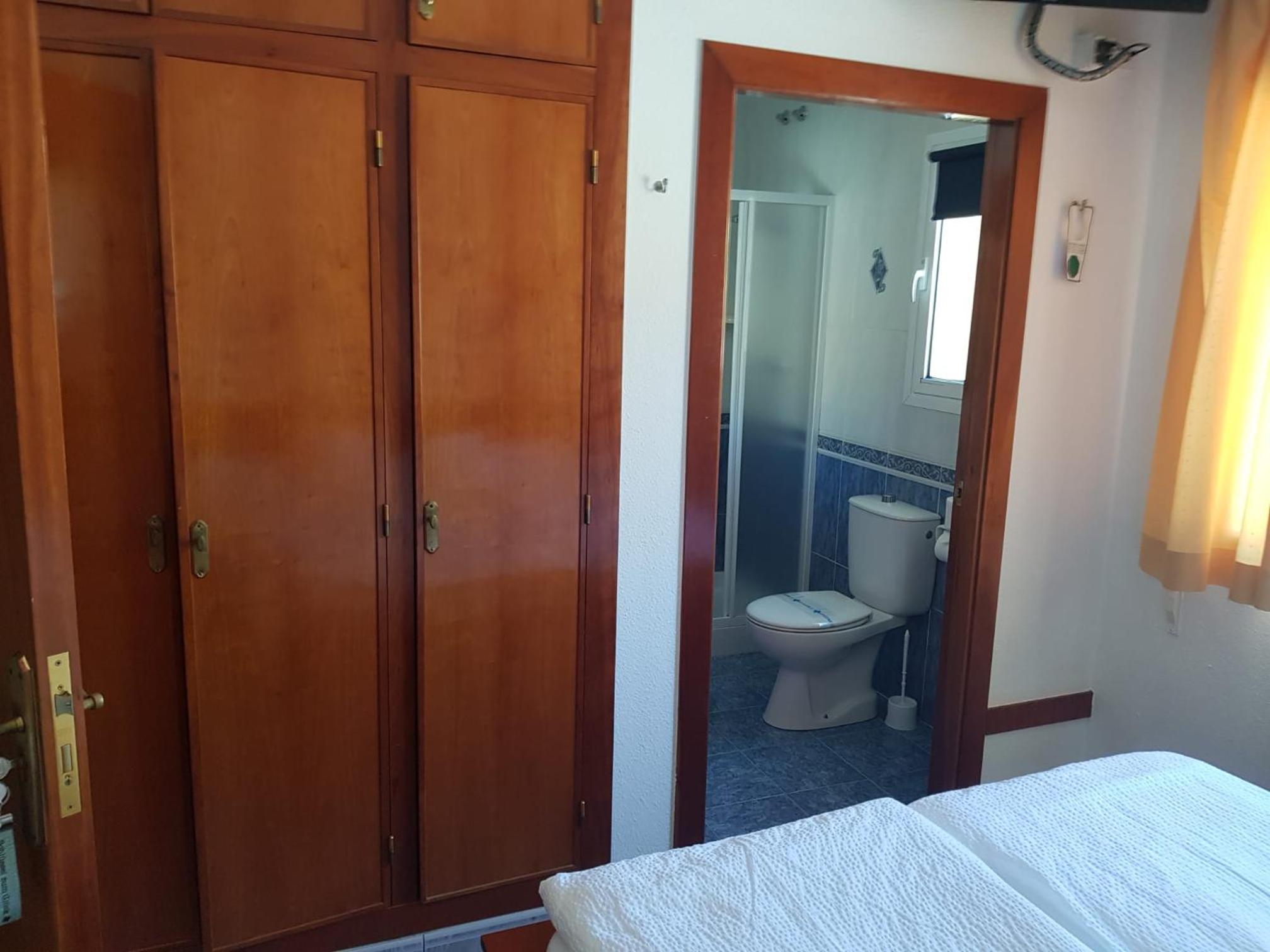 Budget Double Room - Photo 2