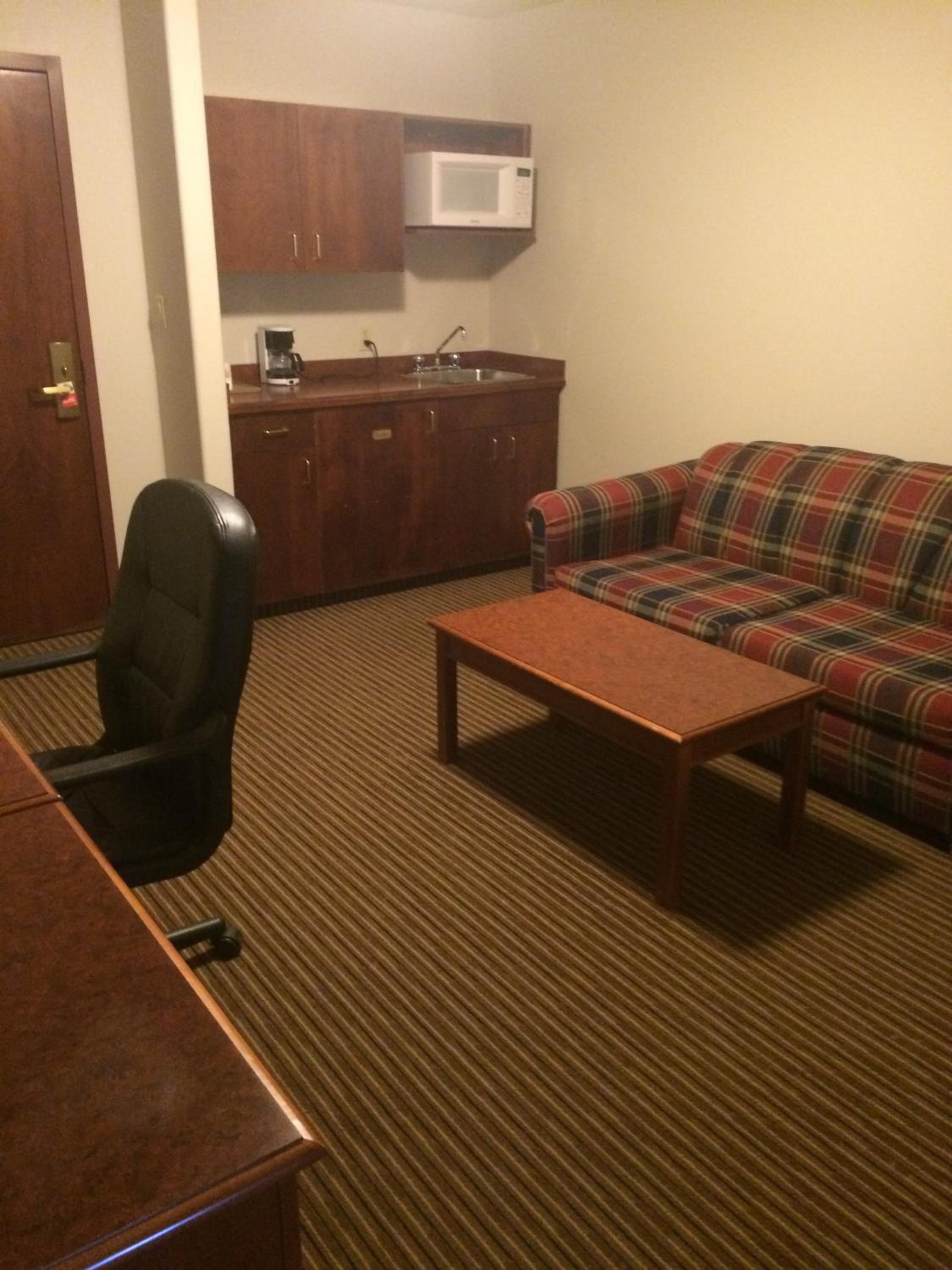 Queen Suite - Photo 1