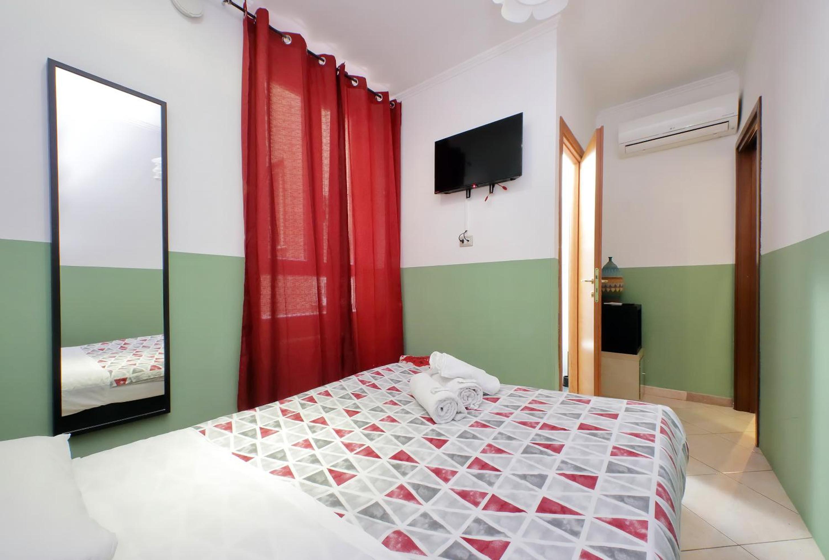 Single Room photo 2