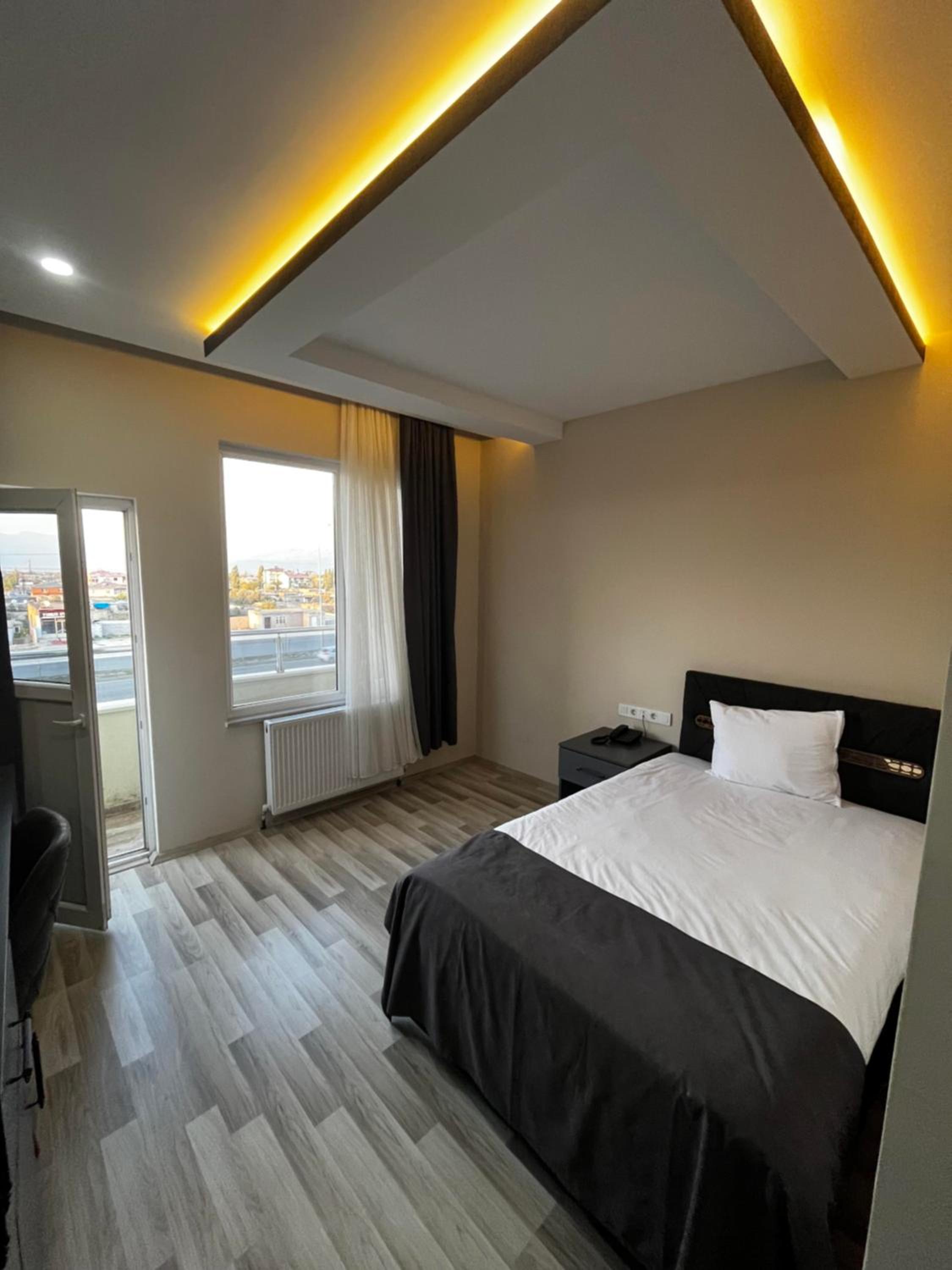 Standard Single Room with Mountain View