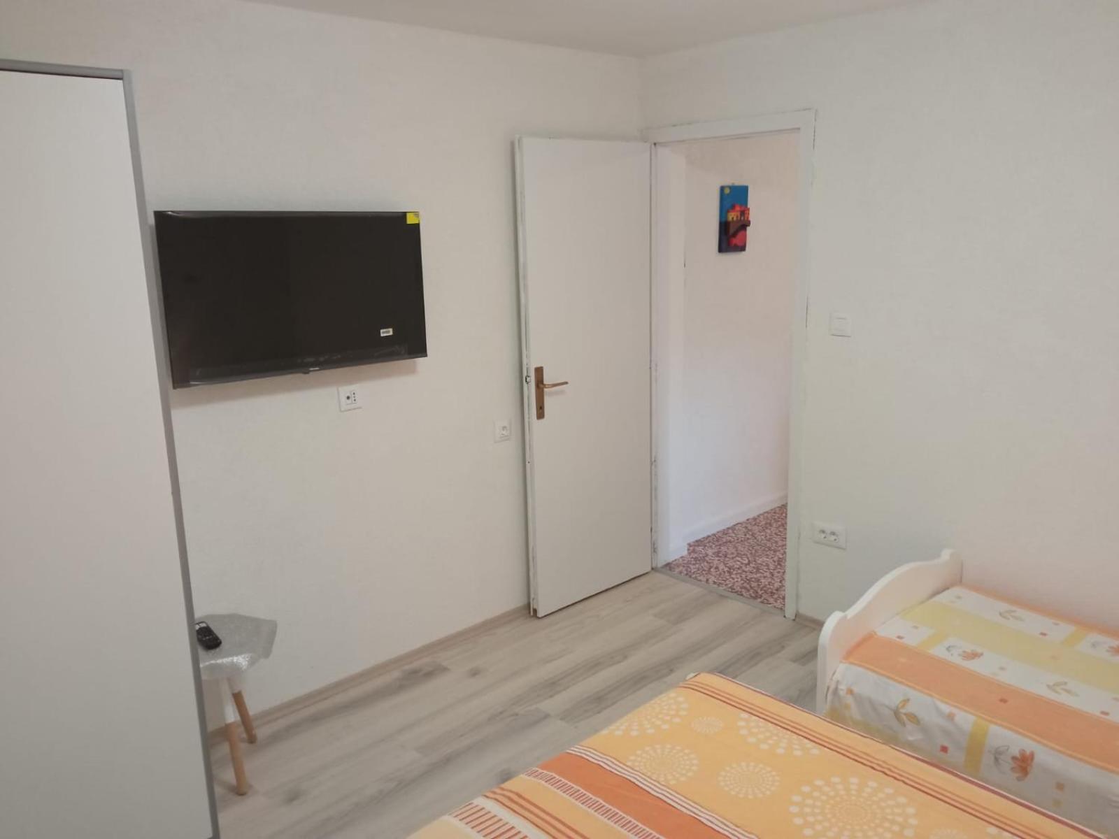 One-Bedroom Apartment with Patio (3 Adults) - Photo 4