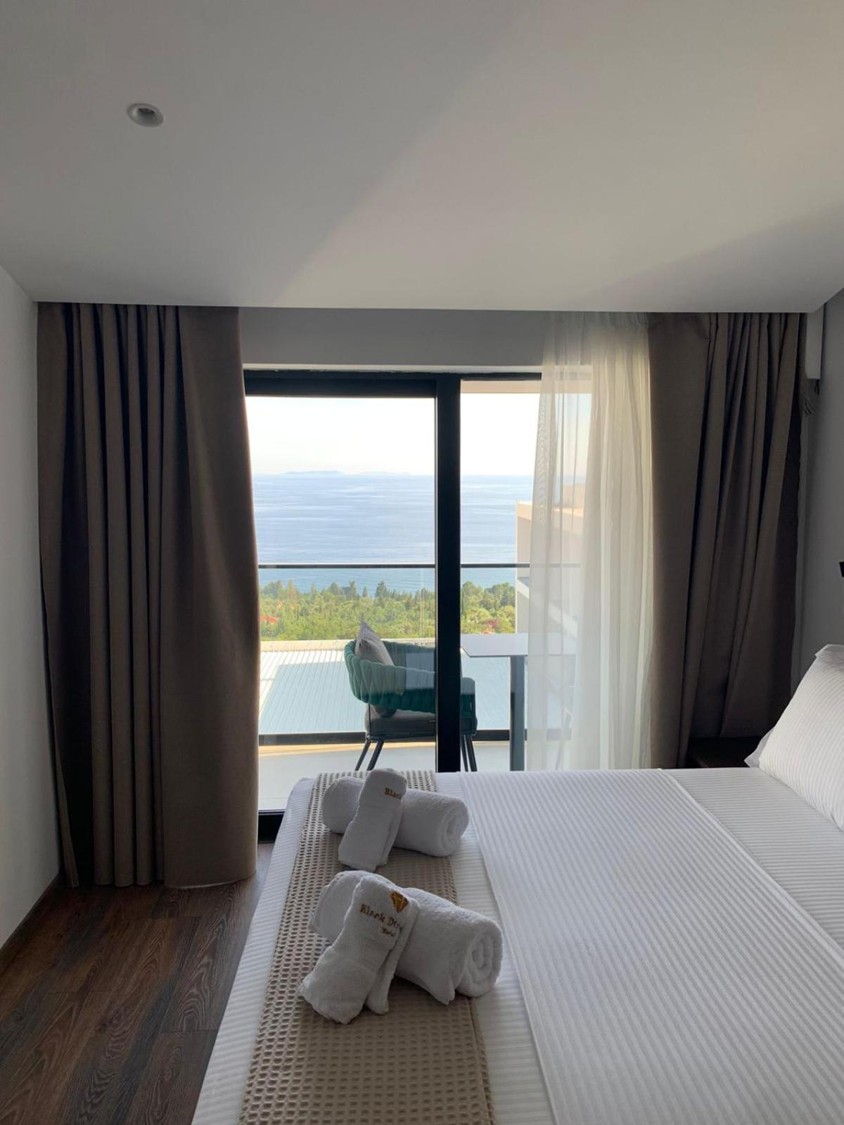 Deluxe Double Room with Sea View photo 3