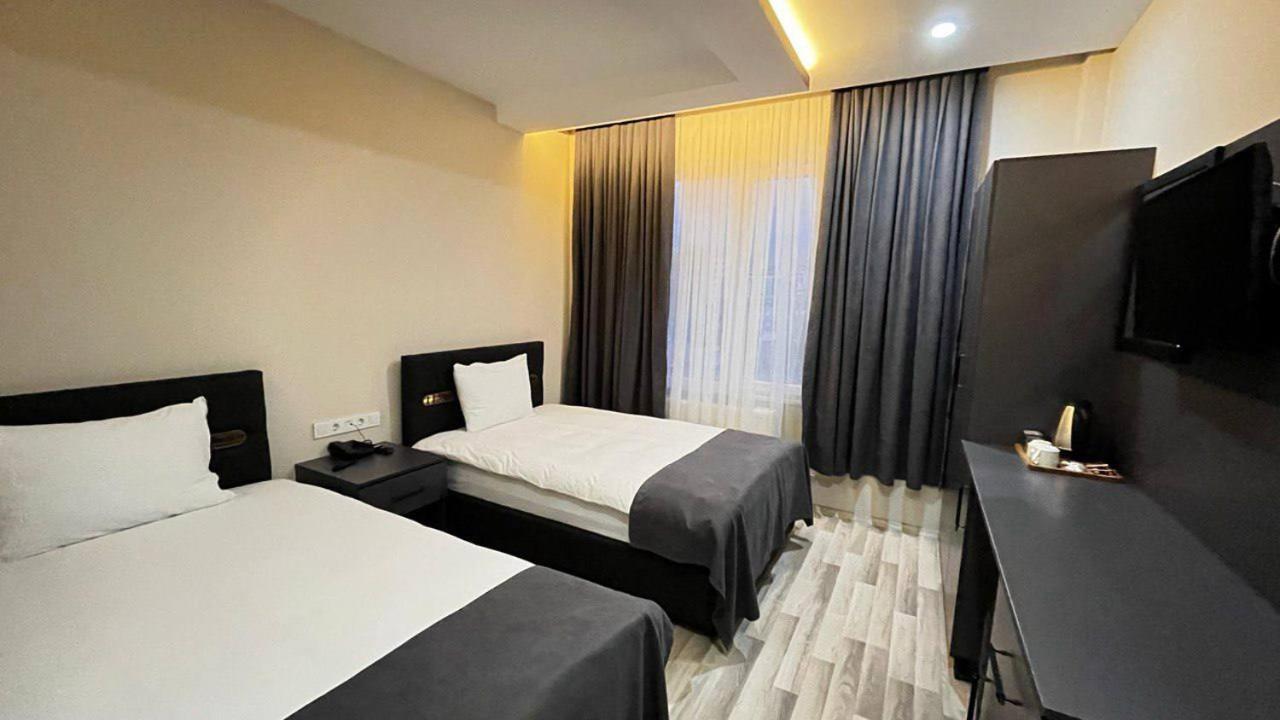 Standard Twin Room with Mountain View - Photo 1