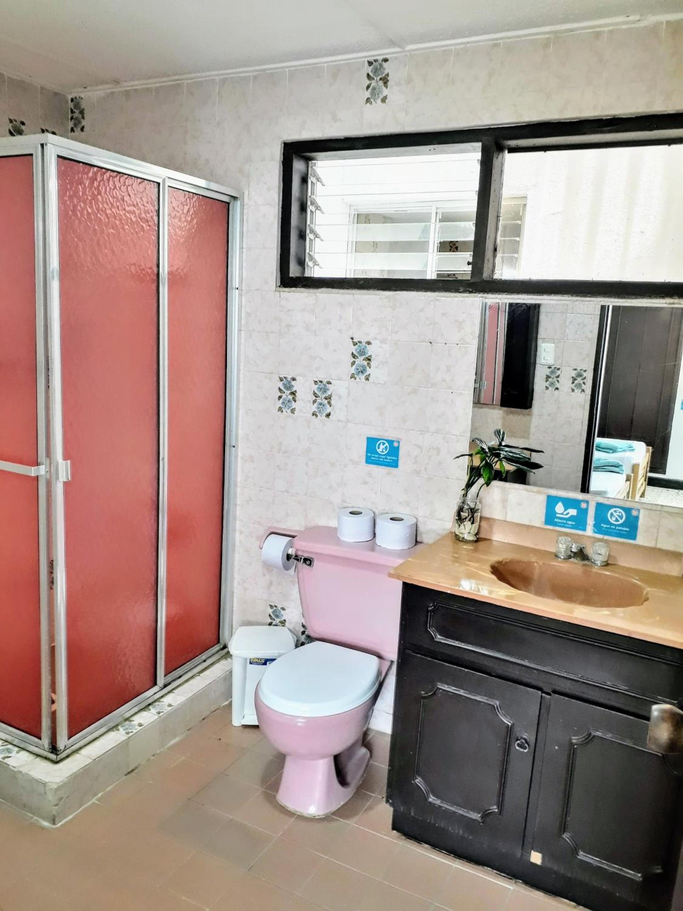 Family Room with Private Bathroom photo 3