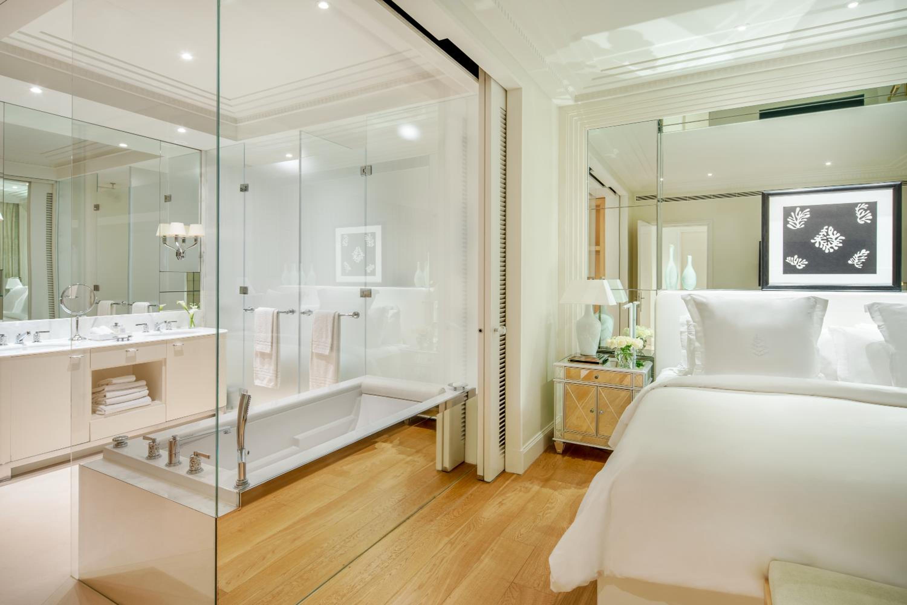 Suite Four Seasons avec Piscine – Lit King-Size photo