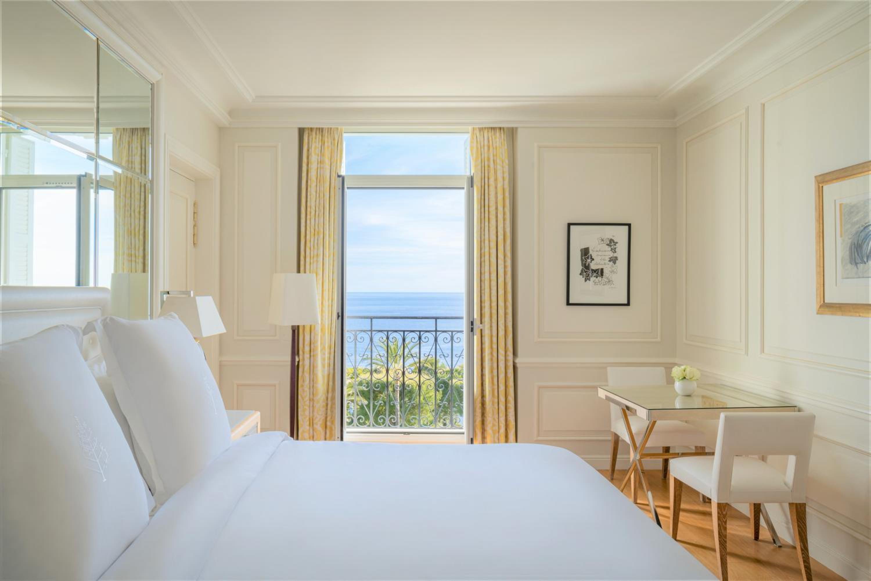 Palace Sea View Room - King bed photo 3