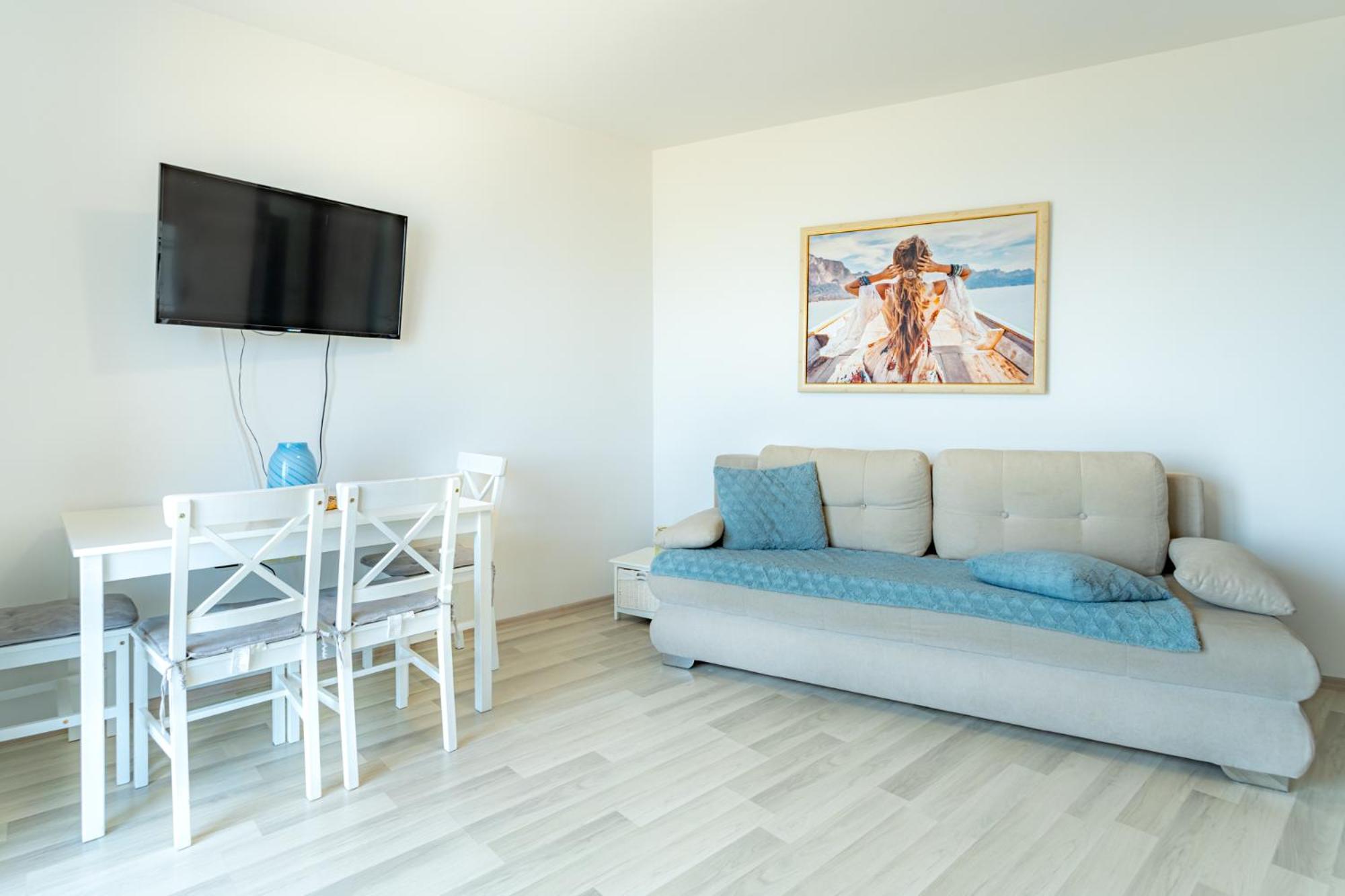 One-Bedroom Apartment - Photo 4