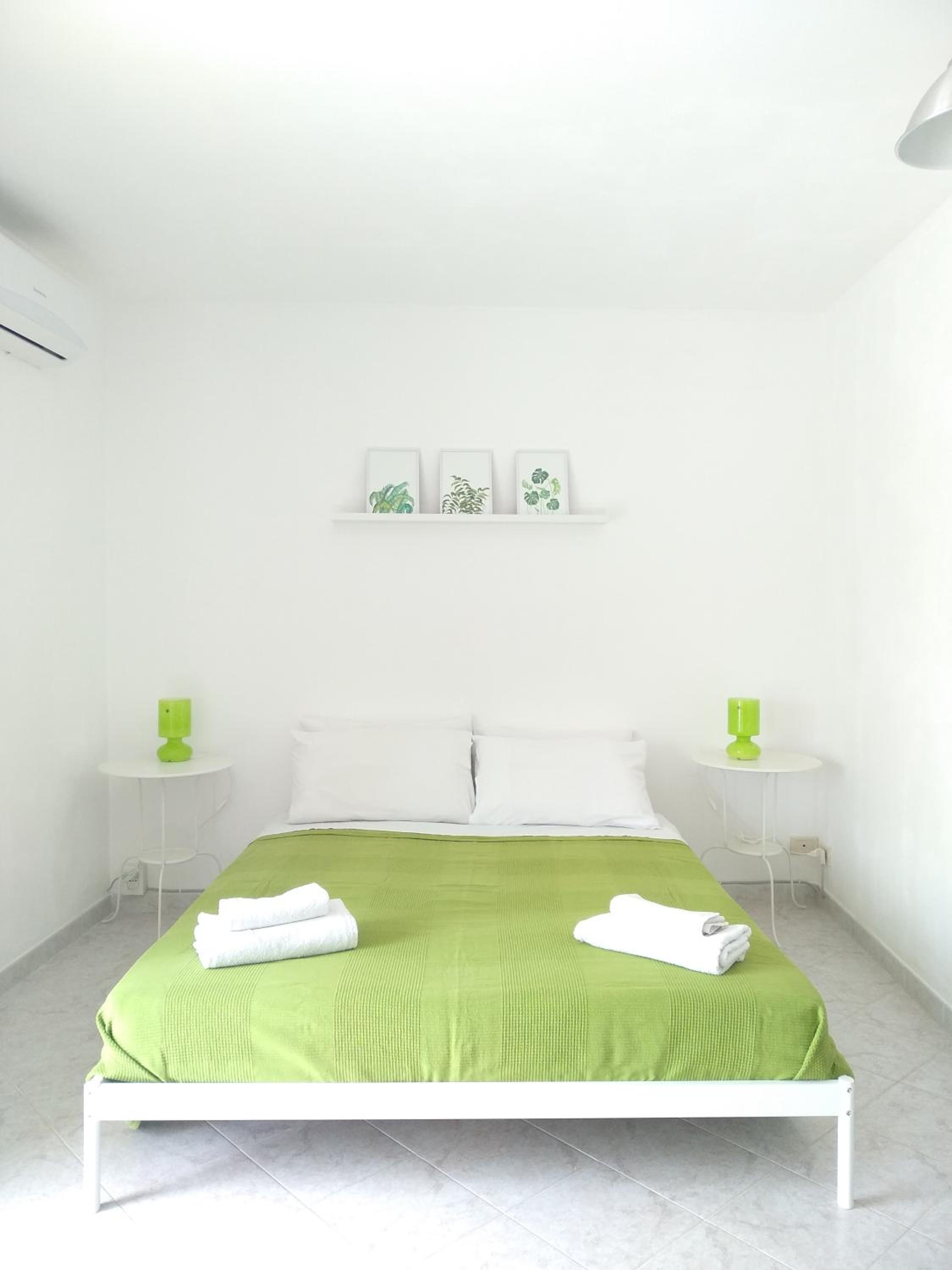 One-Bedroom Apartment photo 1