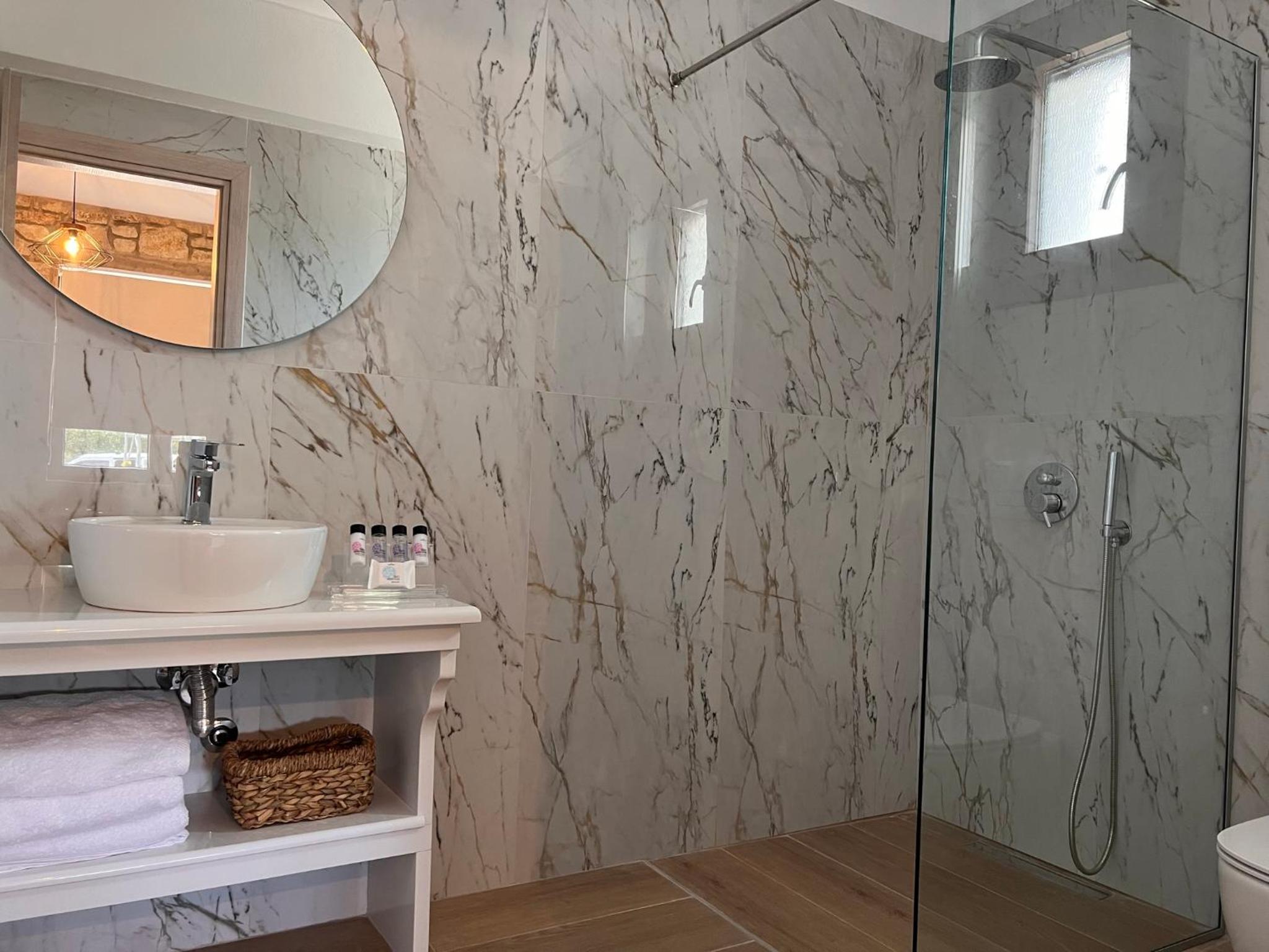 Superior Suite - Photo 8