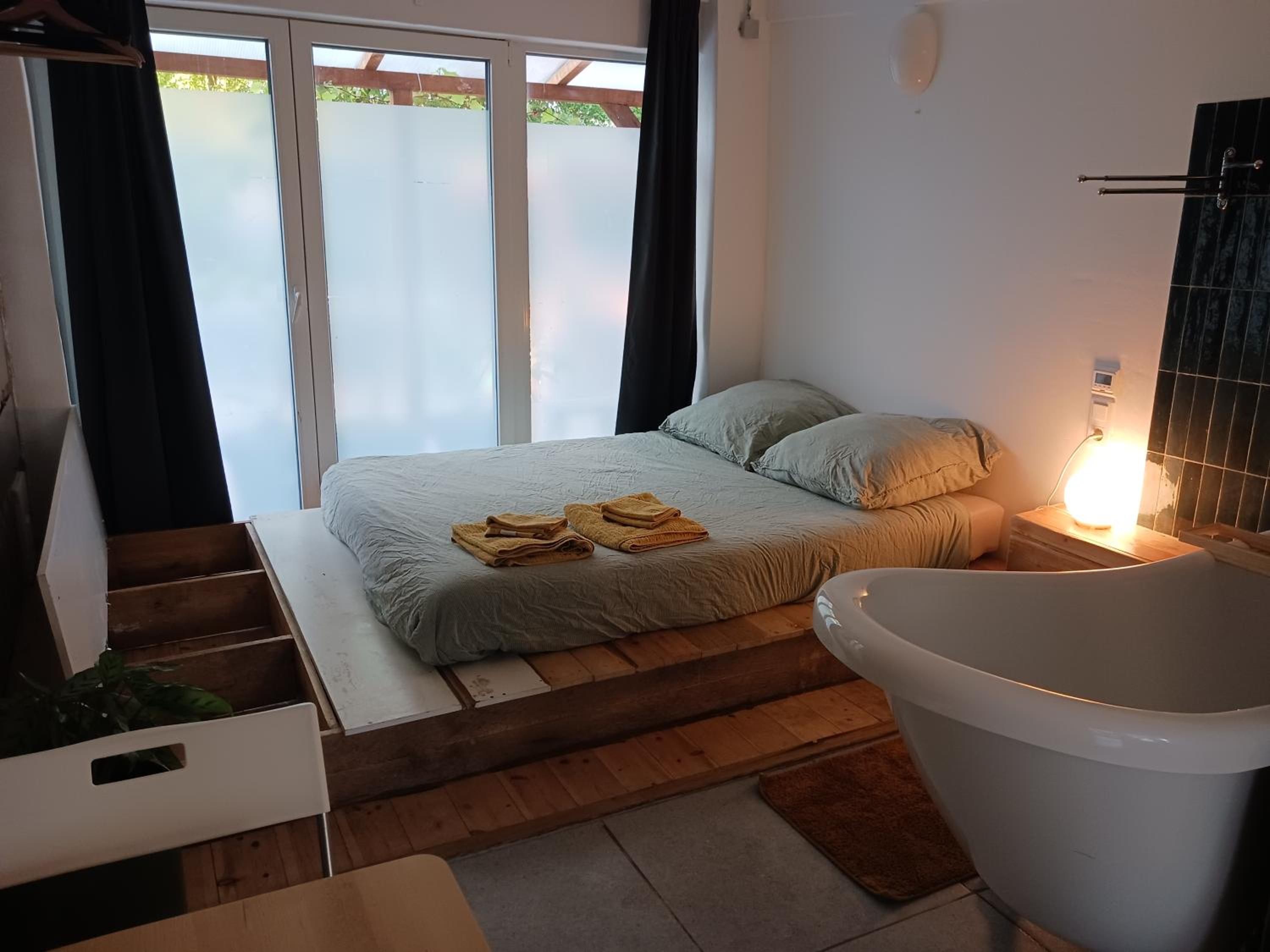 Deluxe Double Room with Bath photo 1