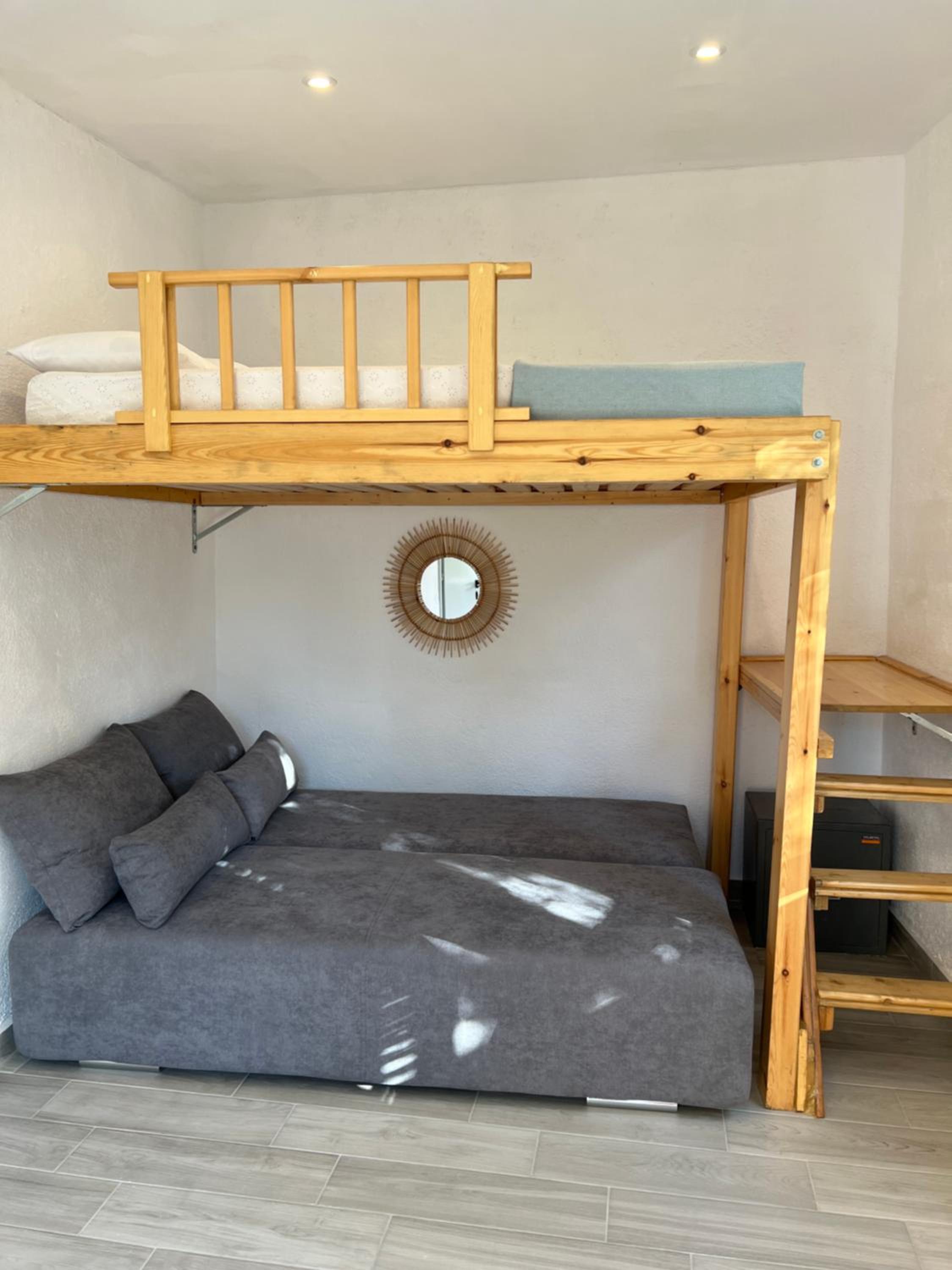 One-Bedroom House photo 1