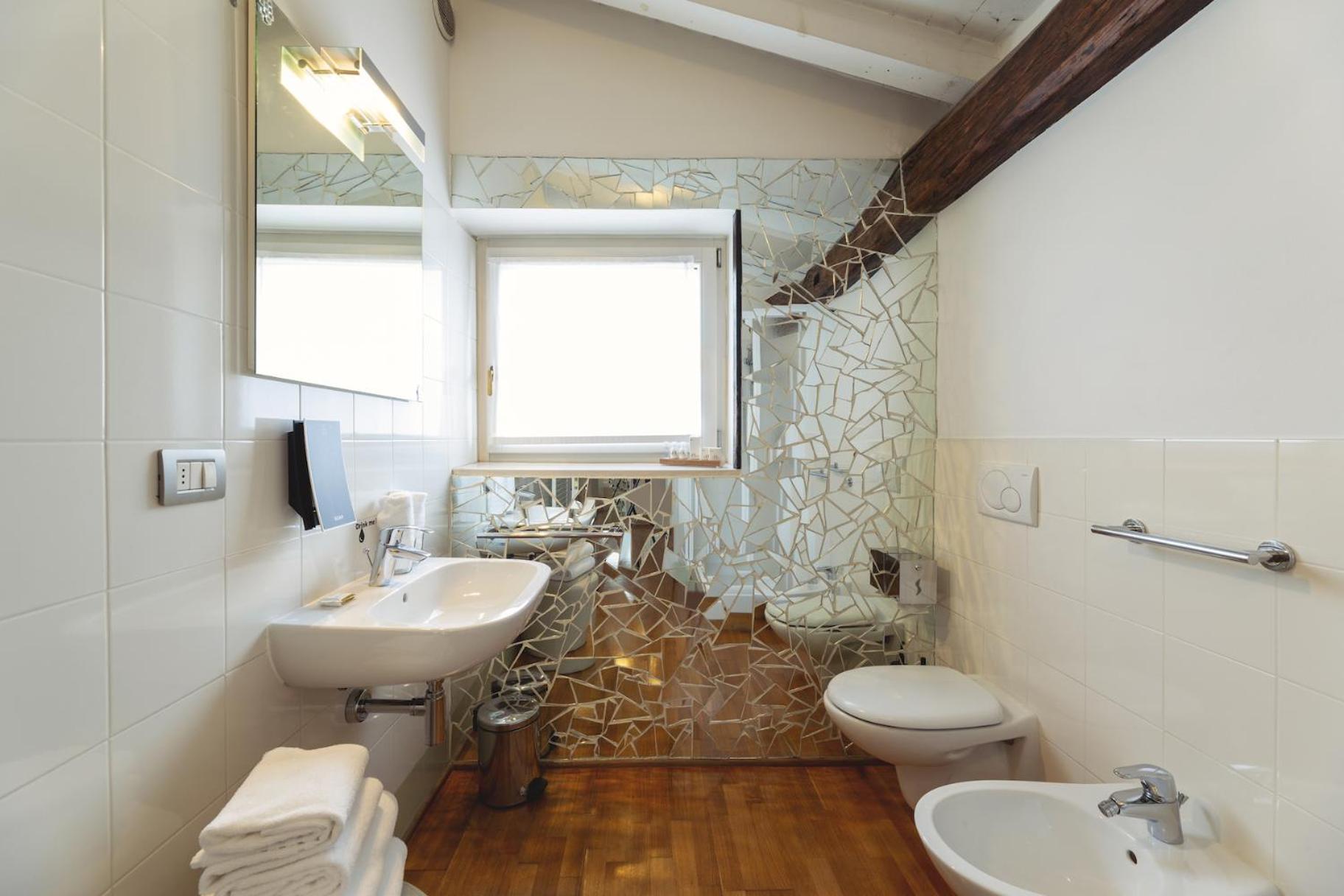 Studio With Spa Bath photo 3