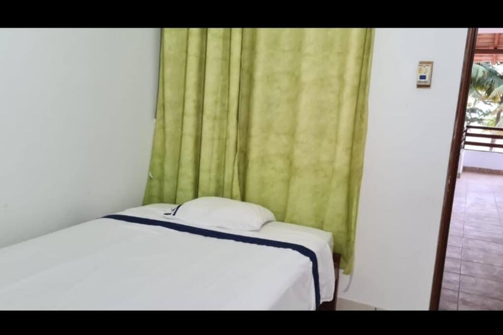 Eight-Bedroom House photo 3