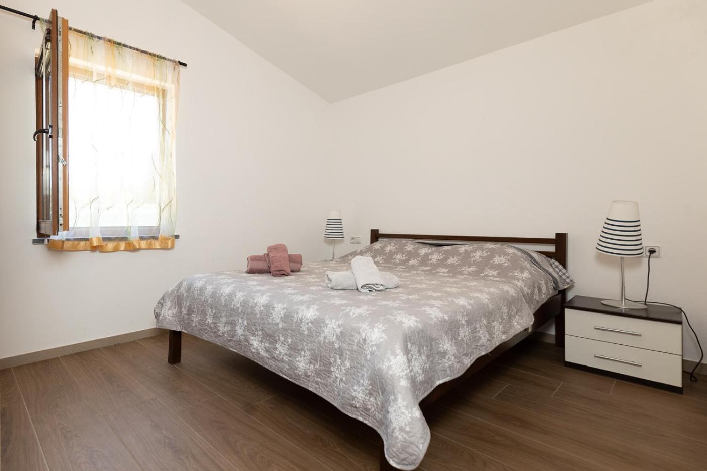 One-Bedroom House photo 1