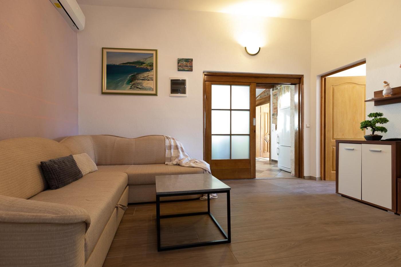 One-Bedroom House photo 2