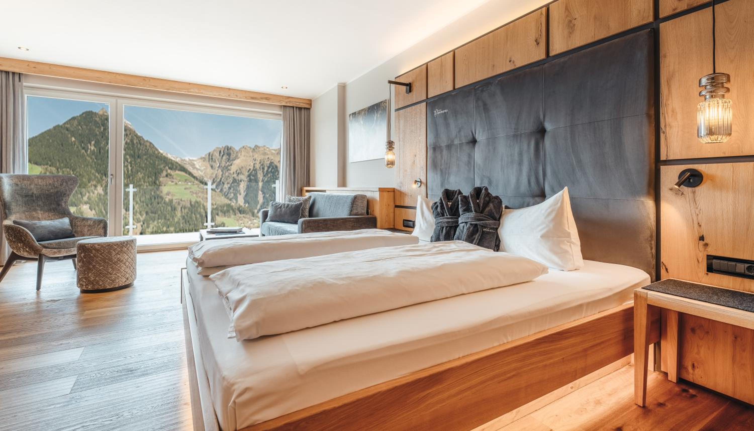 Suite with Mountain View photo 2