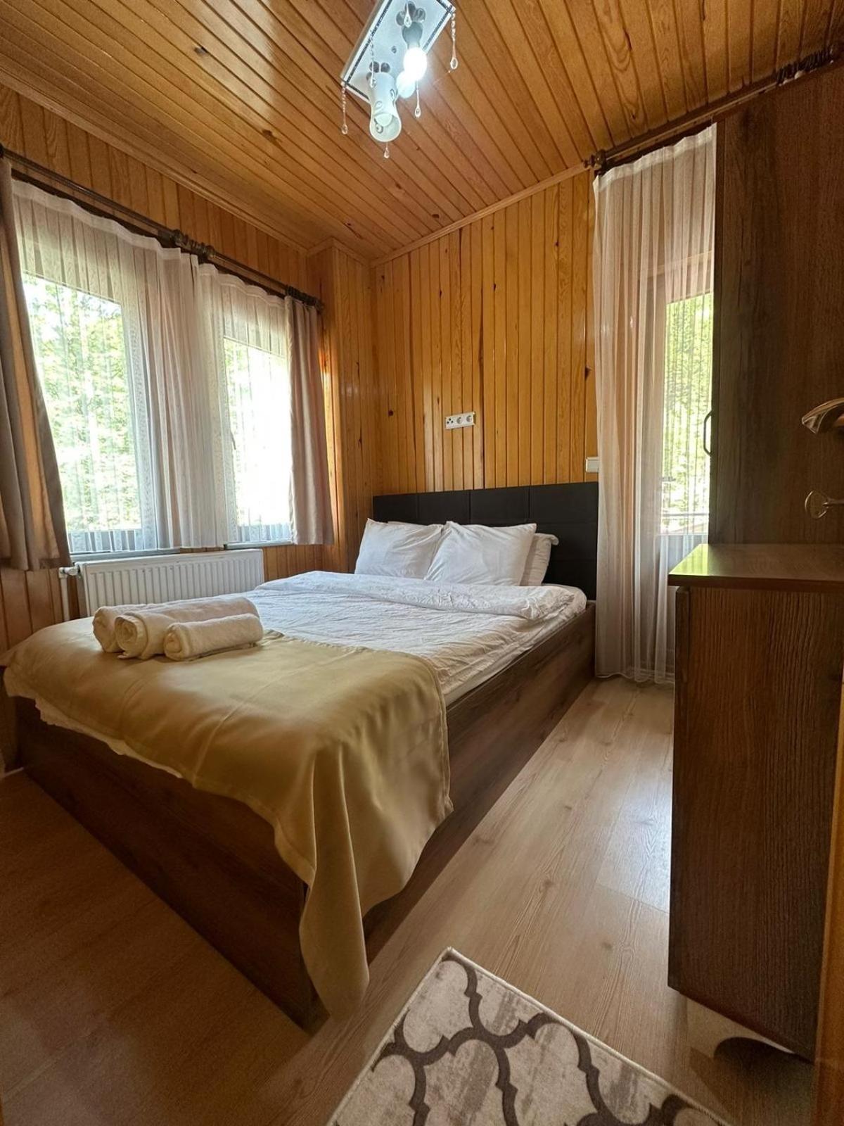 Economy Triple Room photo 2