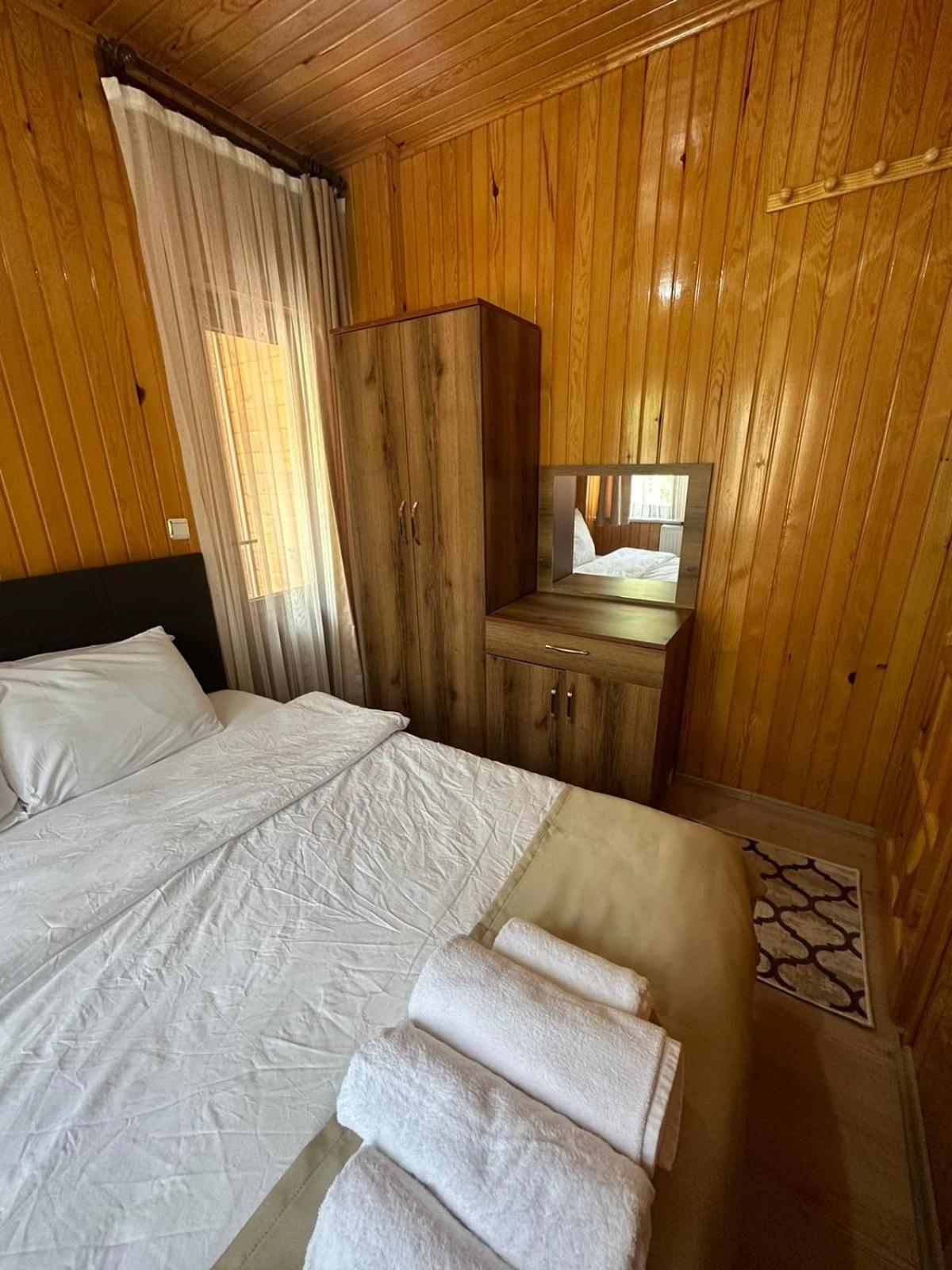 Economy Triple Room photo 3