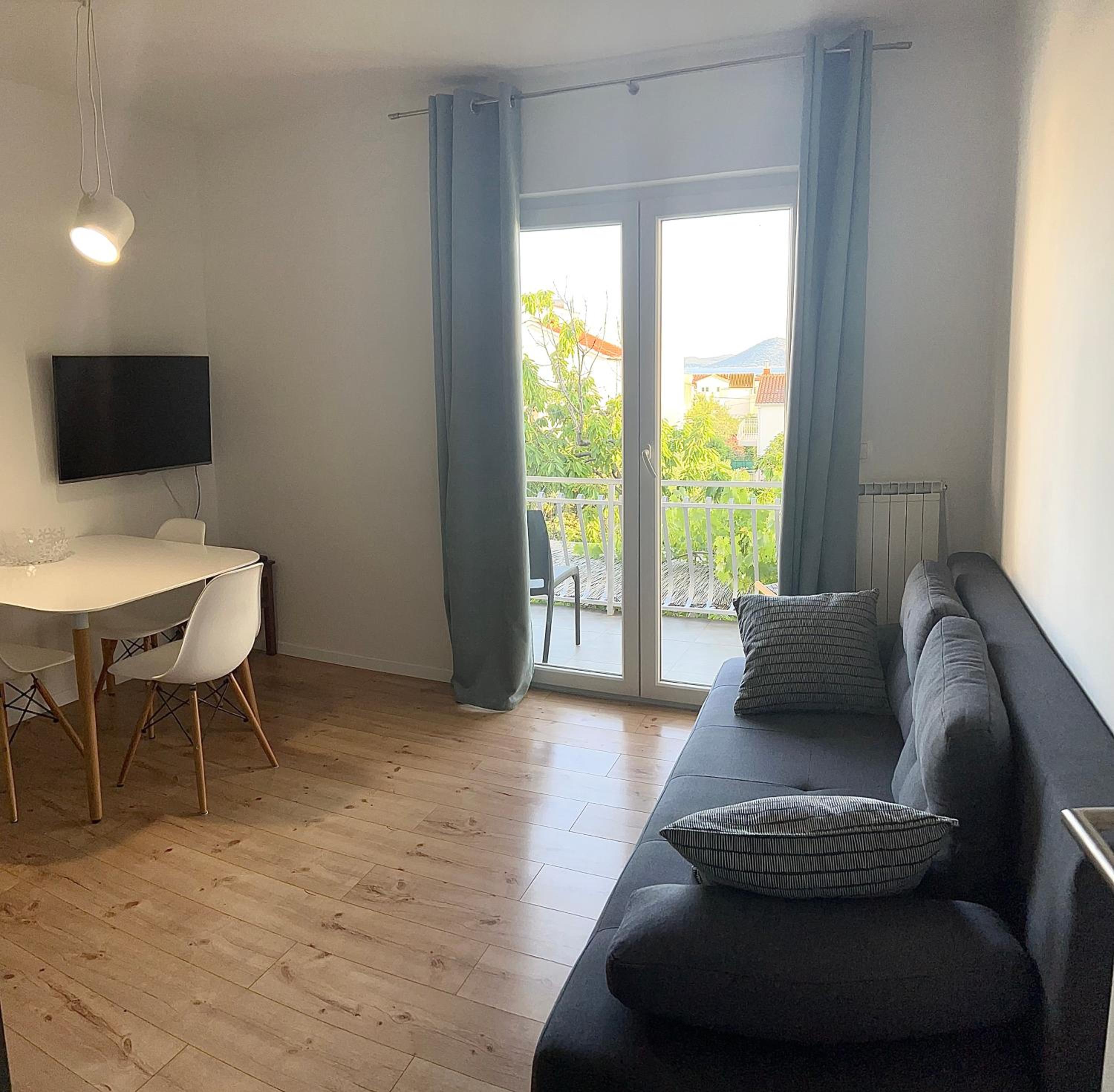 Apartment with Balcony photo 3