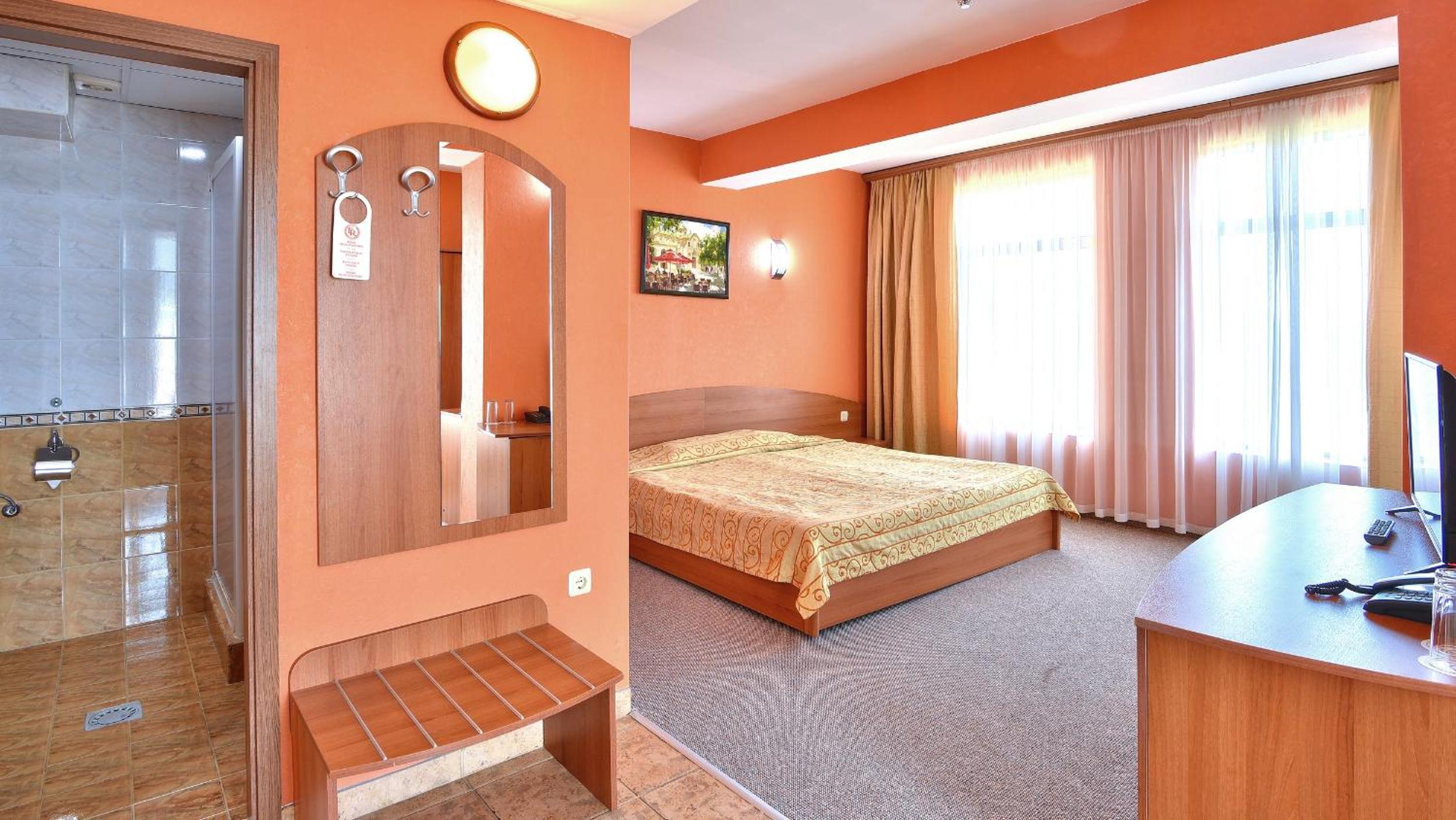 One-Bedroom Suite  photo 3