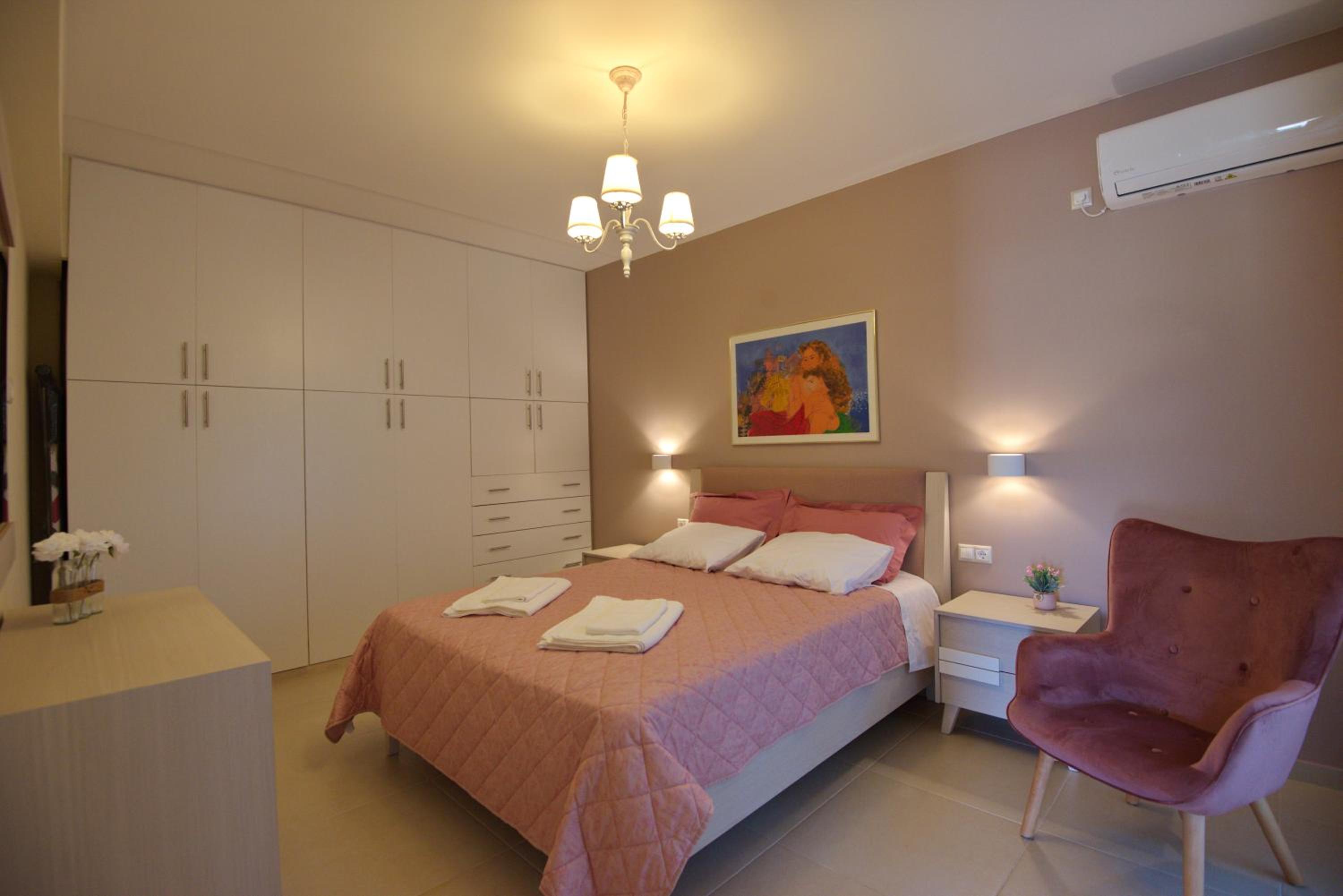 Three-Bedroom Apartment photo 2