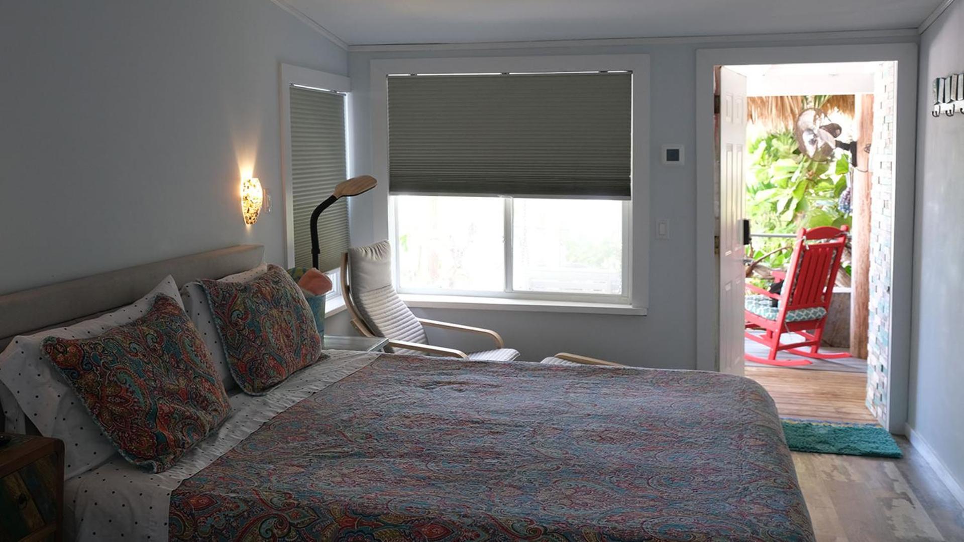 Cottage 4 - Compact Studio with Kitchenette and Small Deck photo 3
