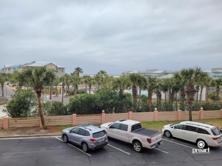 Apartment with Balcony photo 2