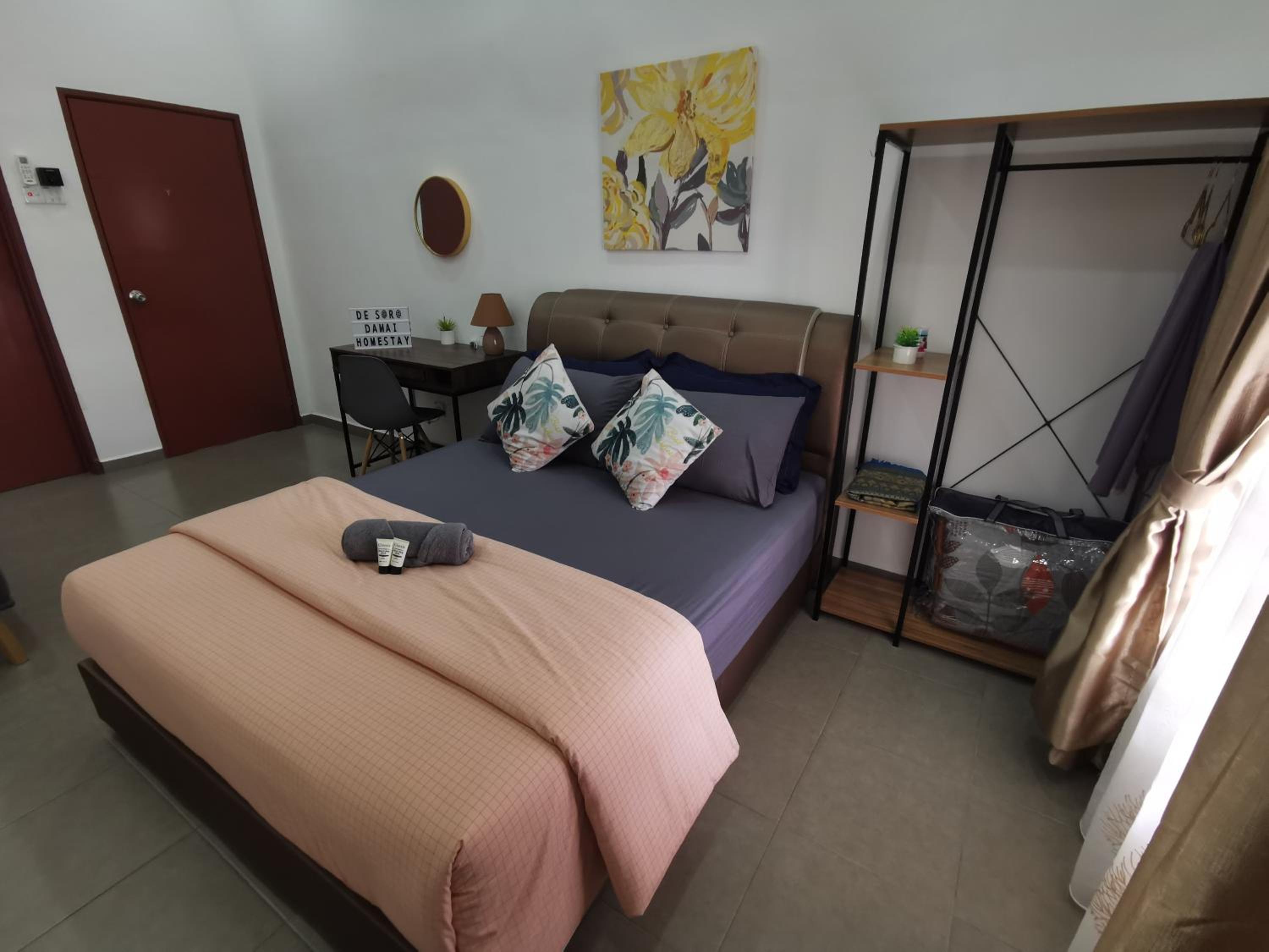 Three-Bedroom House photo 2