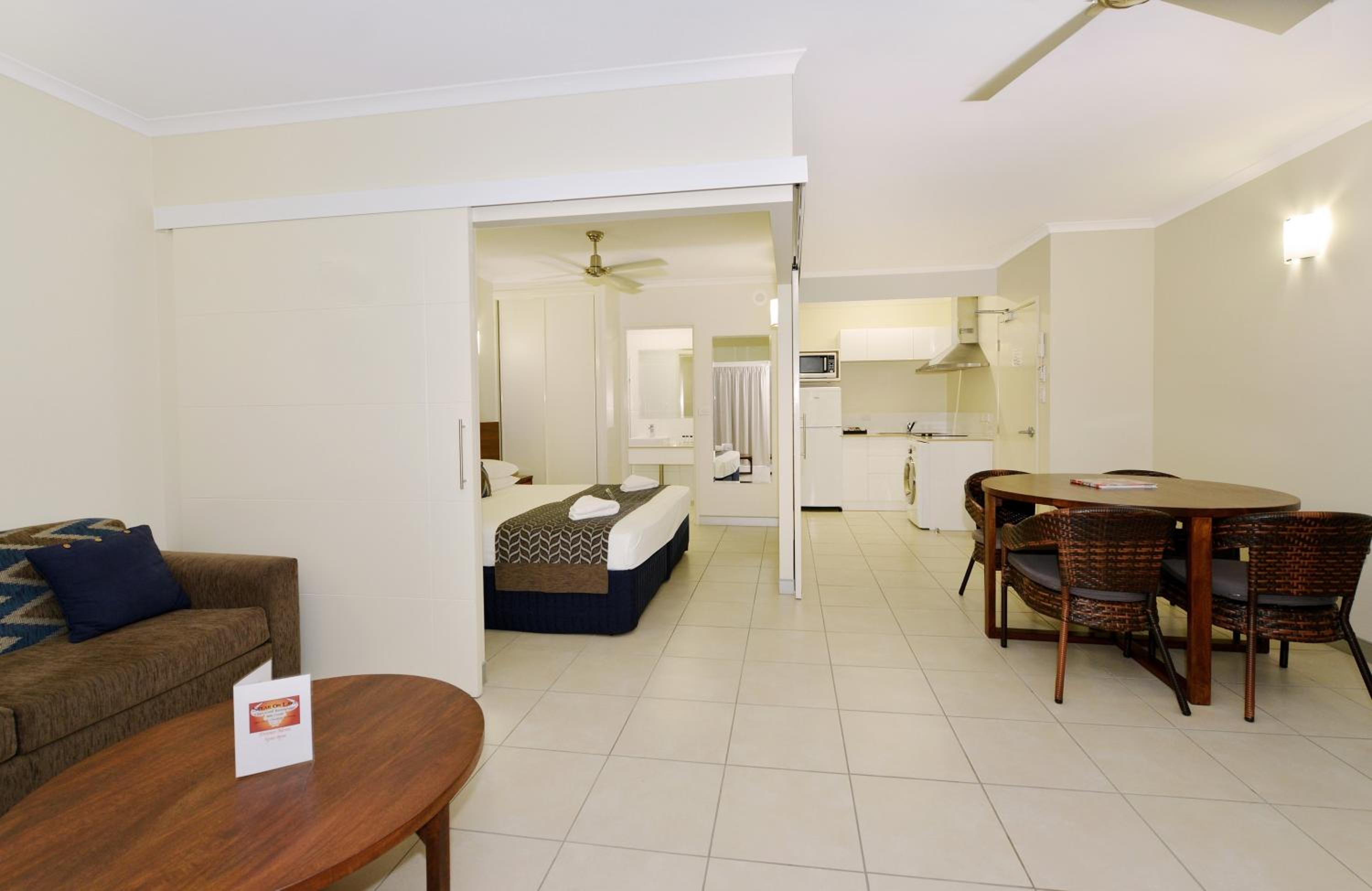 Deluxe One-Bedroom Apartment