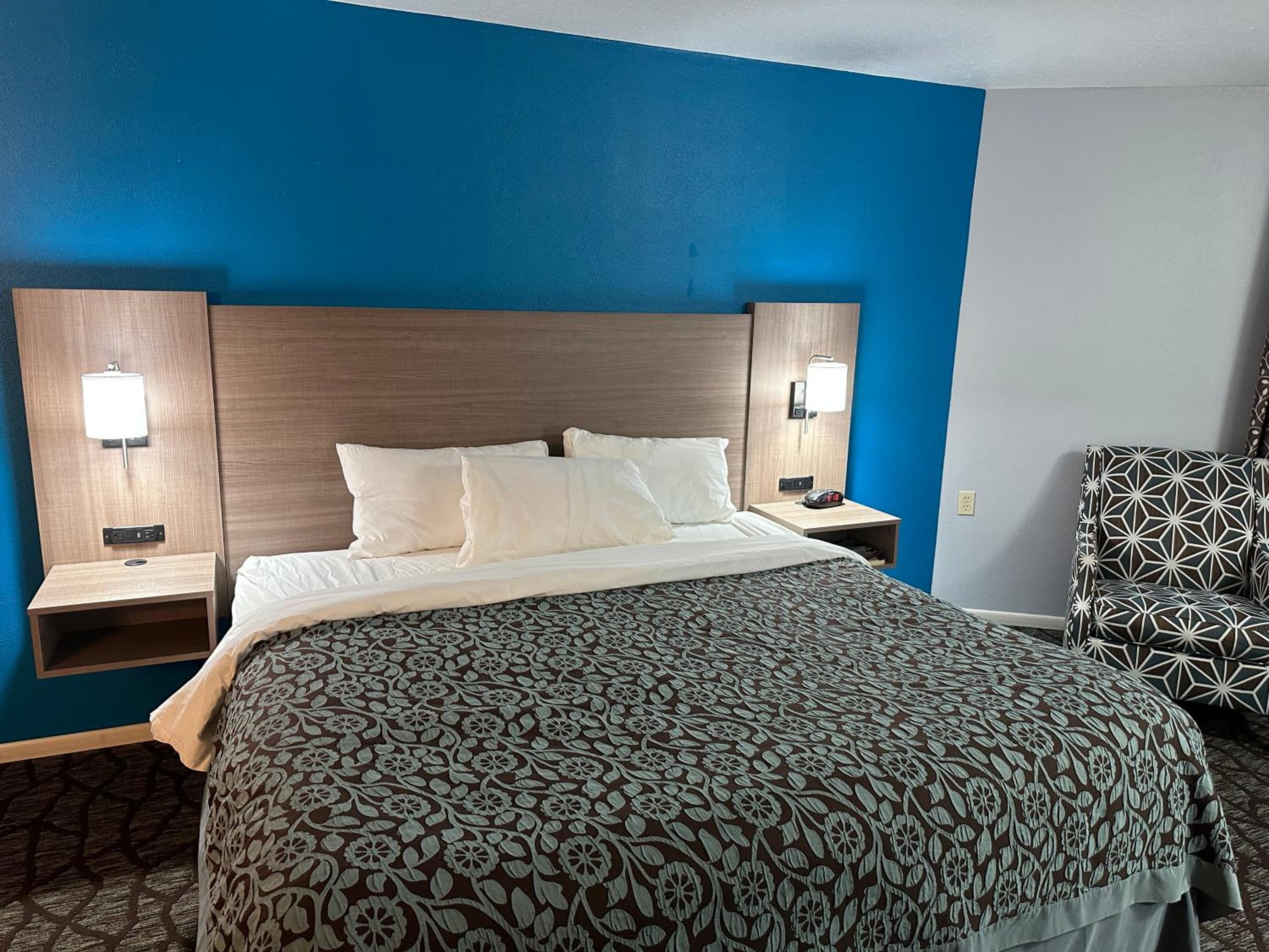 King Room - Non-Smoking - Photo 1