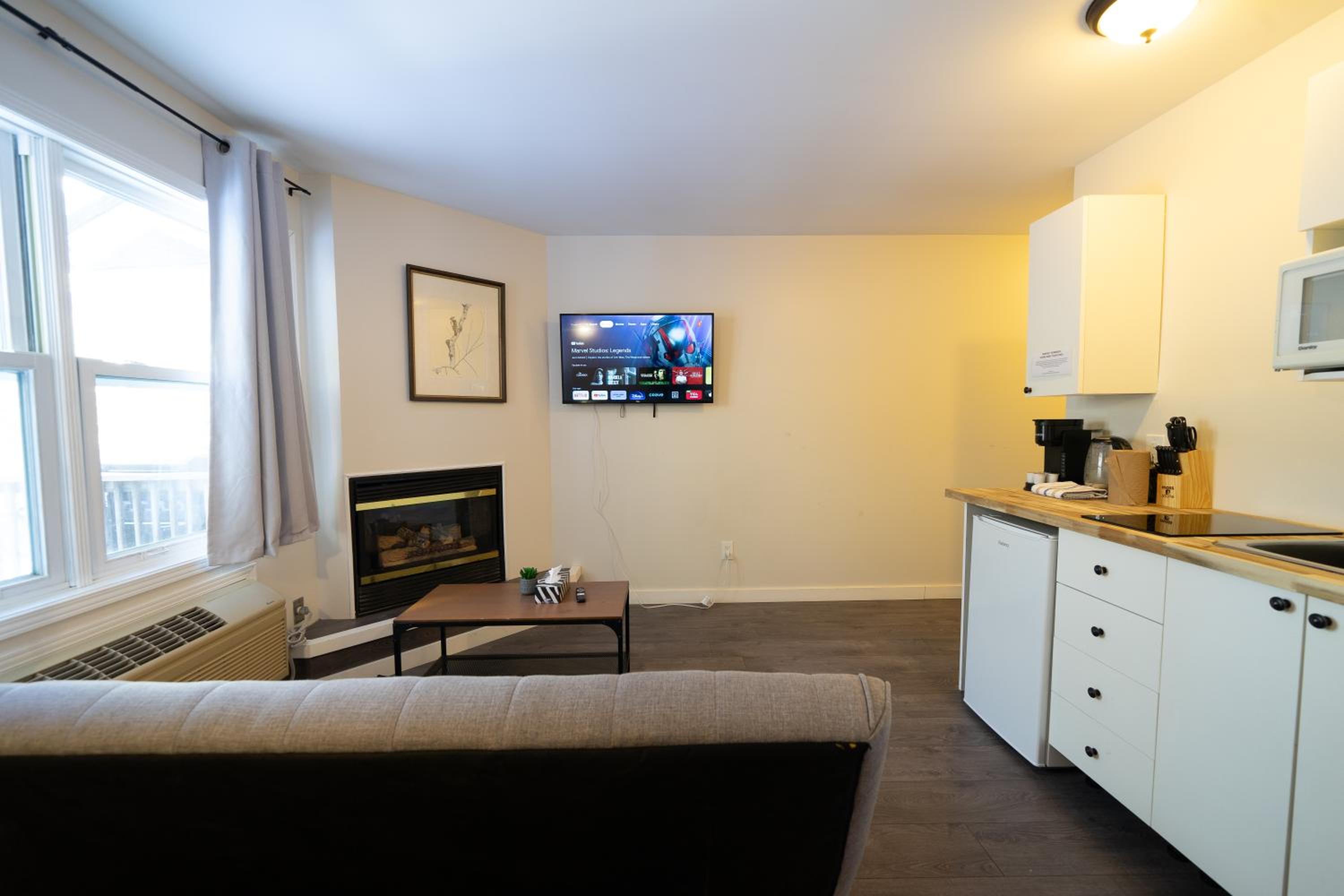 Suite - Photo 9