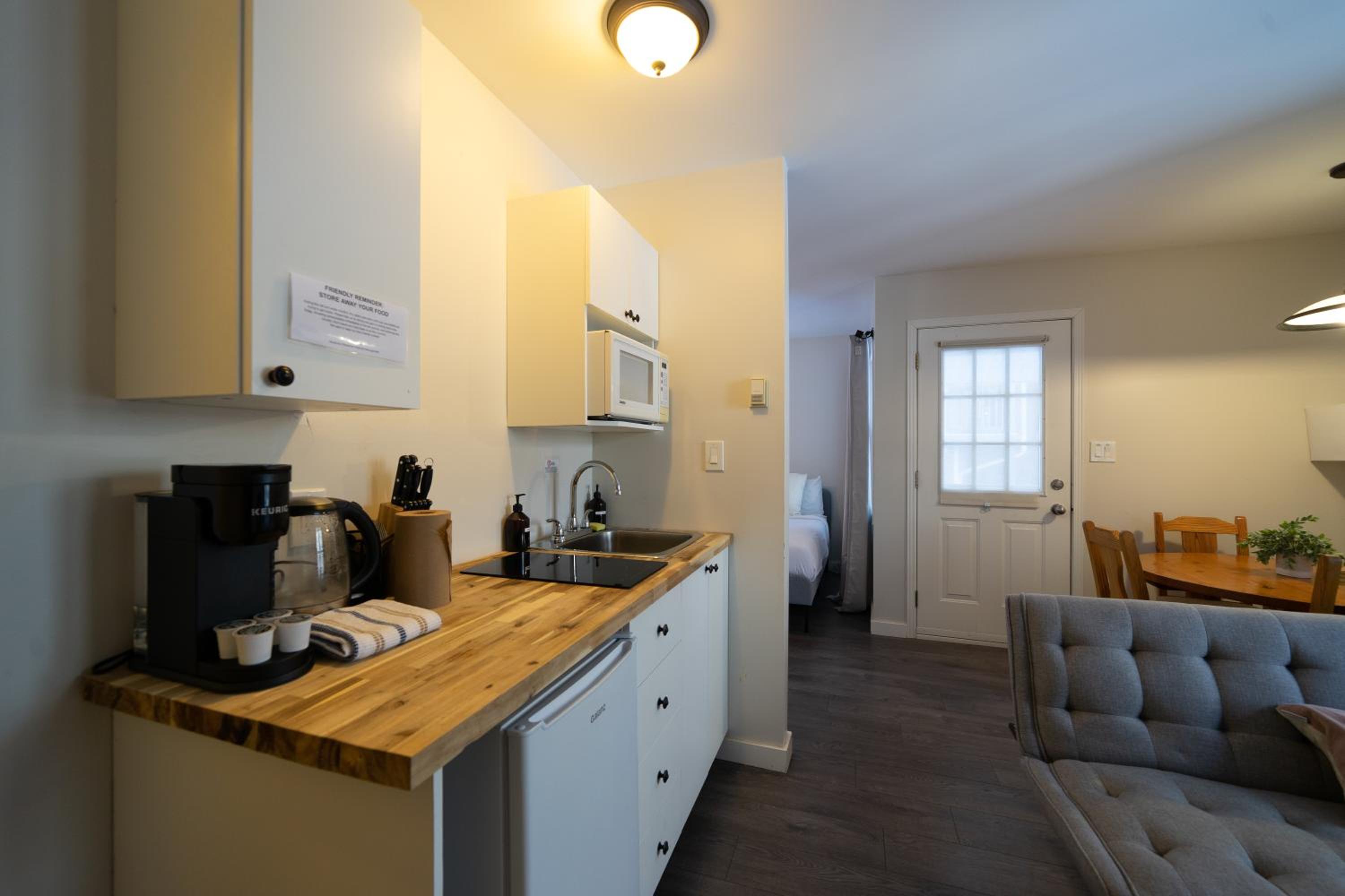 Suite - Photo 8