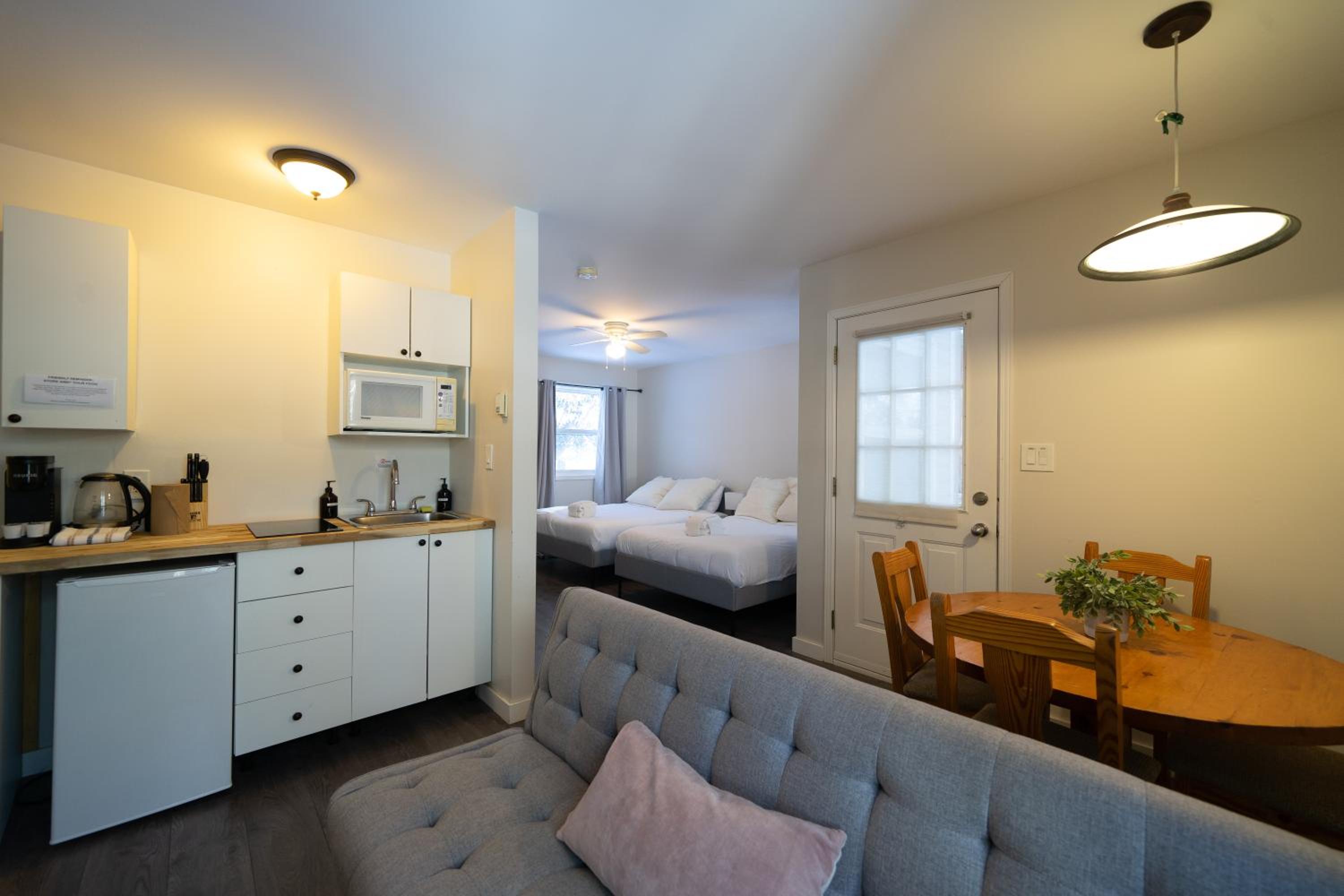 Suite - Photo 1