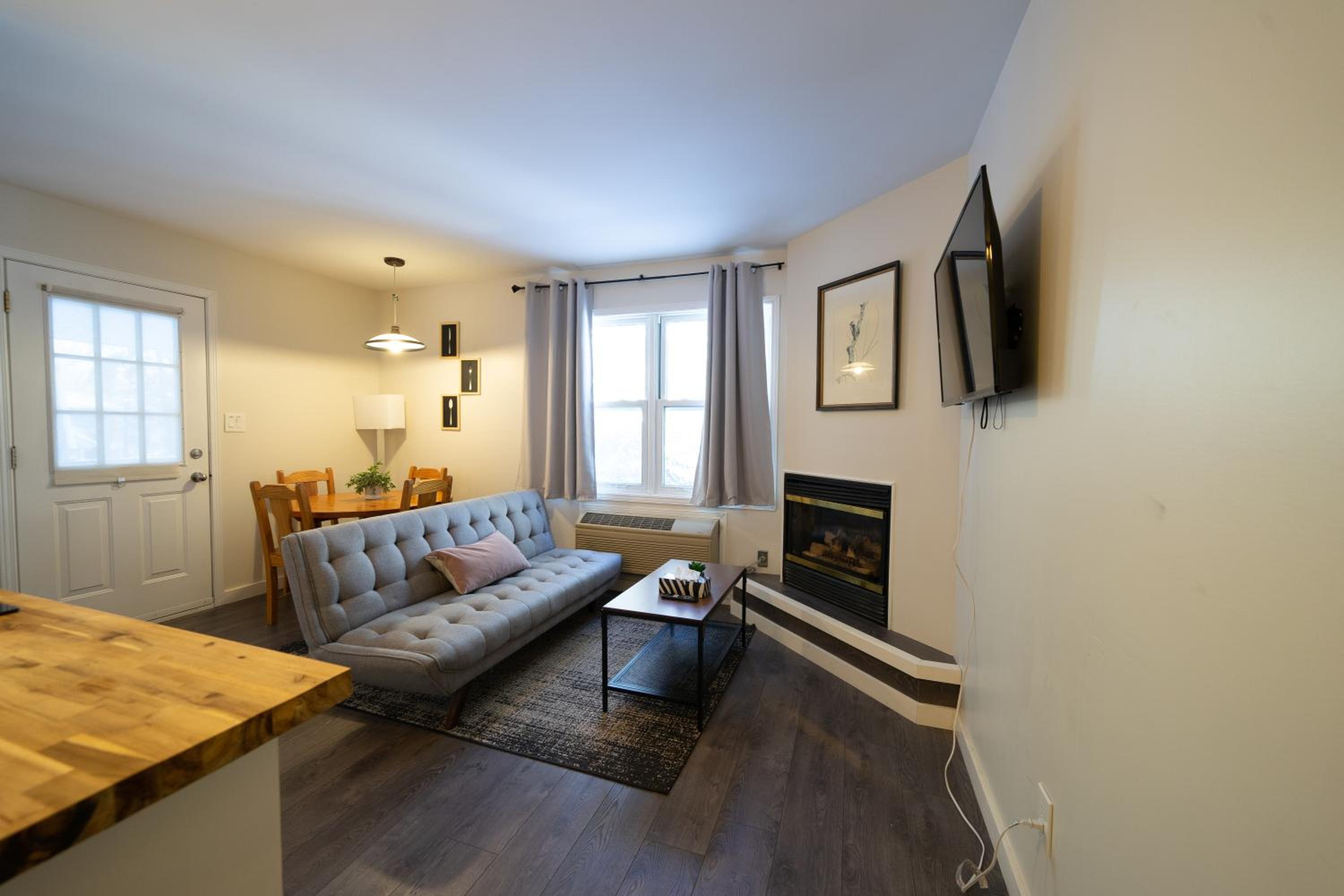 Suite - Photo 5
