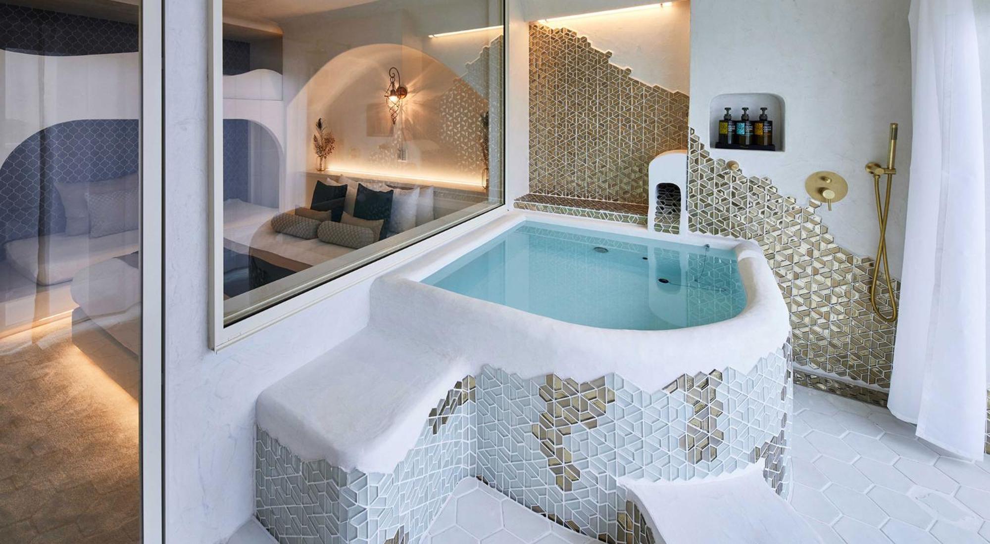 Deluxe Double Room with Balcony and Sea View photo 3