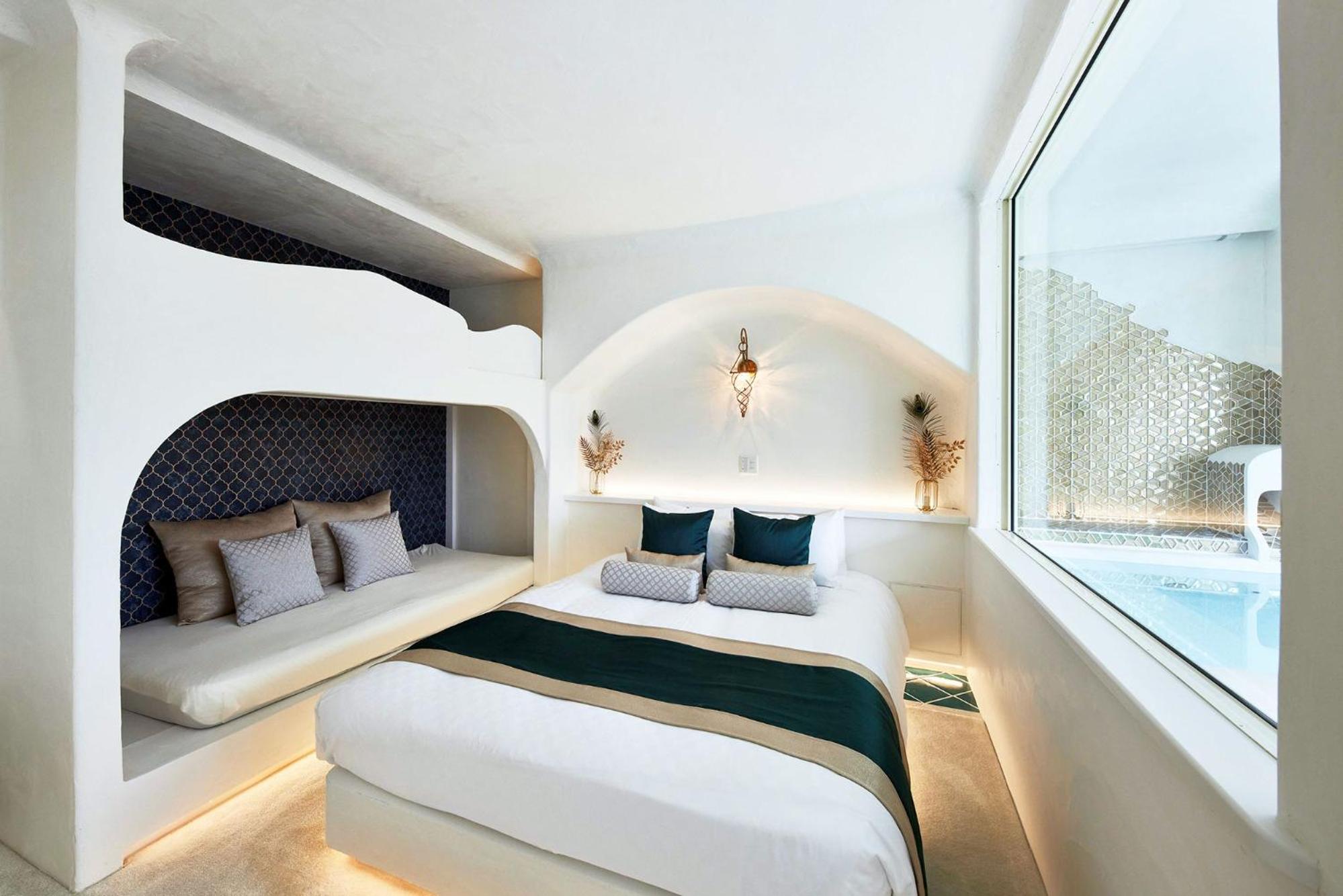 Deluxe Double Room with Balcony and Sea View photo 2