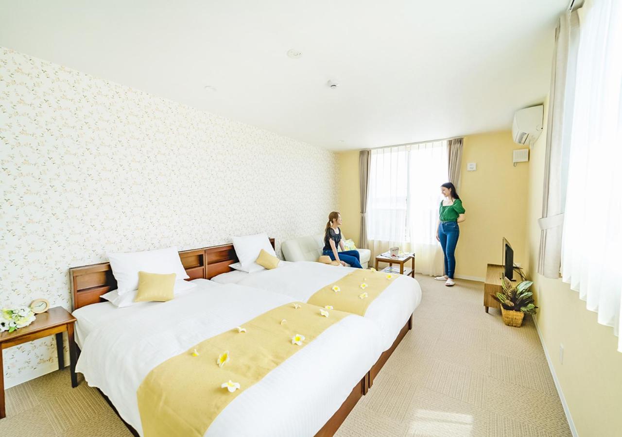 Twin Room with Extra Bed - Photo 17