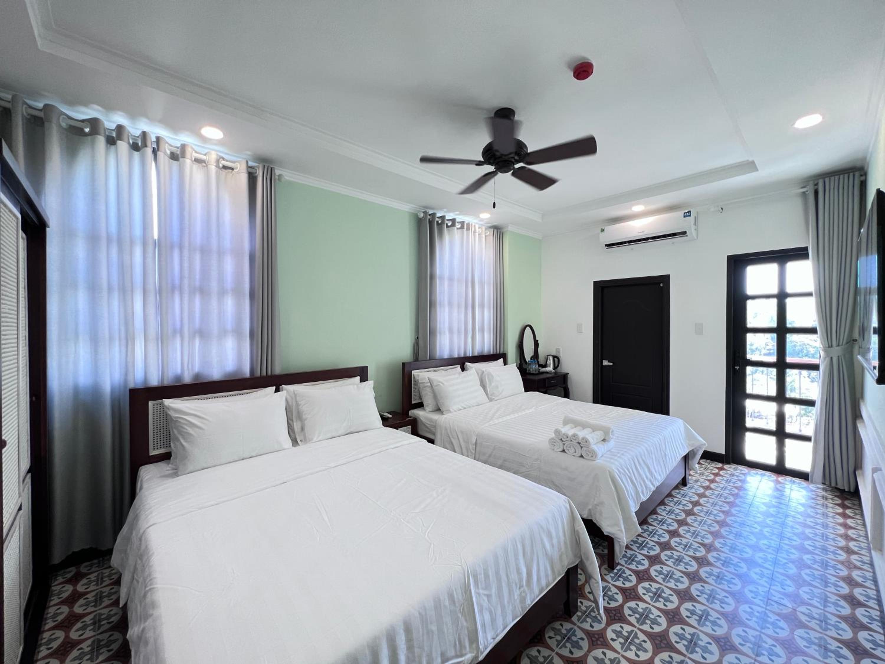 Quadruple Room with Mountain View