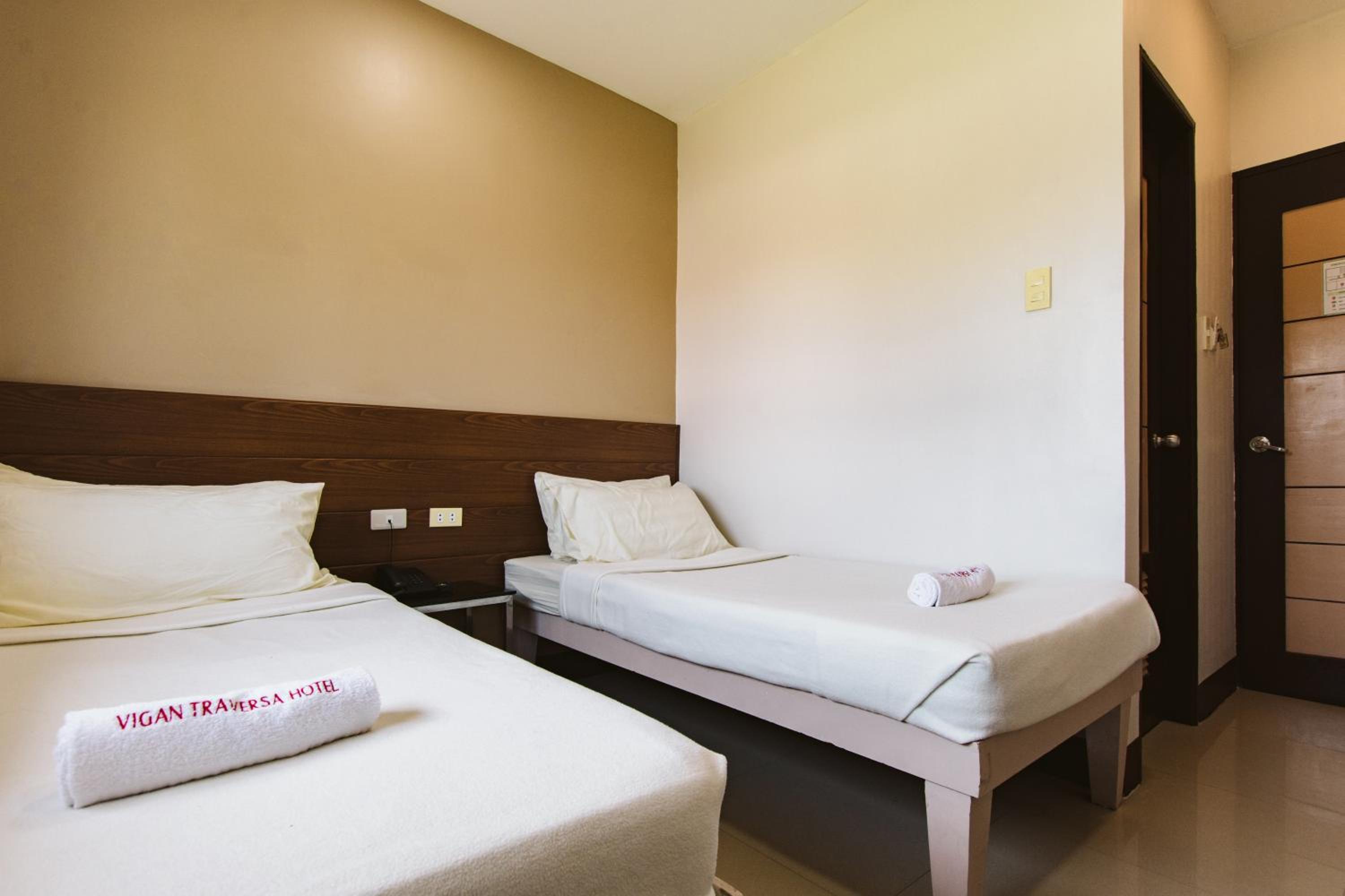 Standard Twin Room - Photo 2