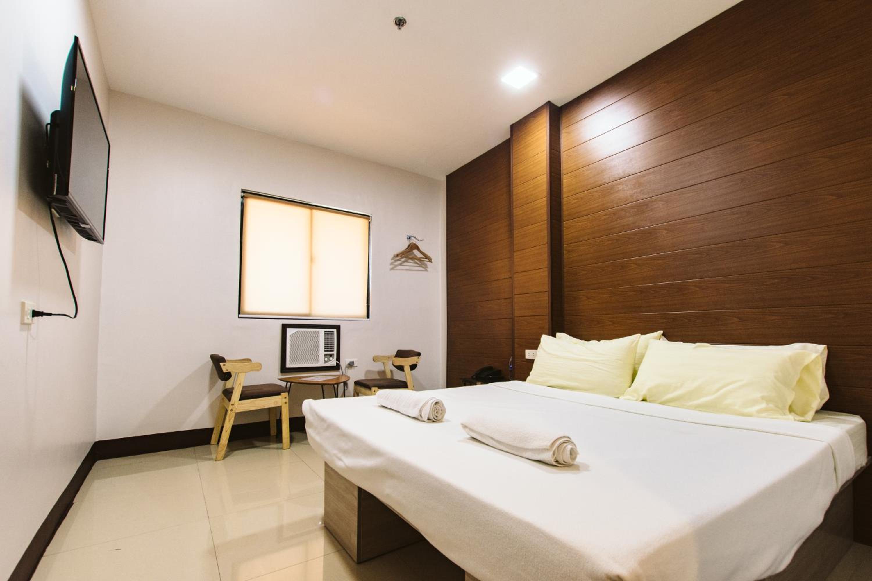 Deluxe Queen Room - Photo 1