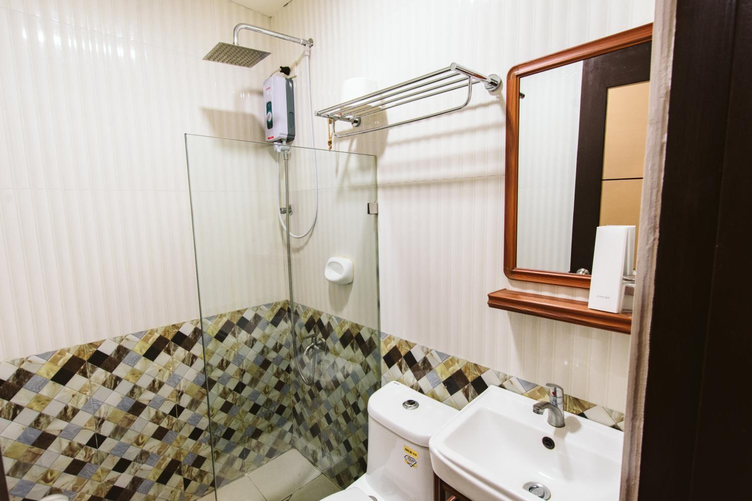 Standard Twin Room - Photo 4