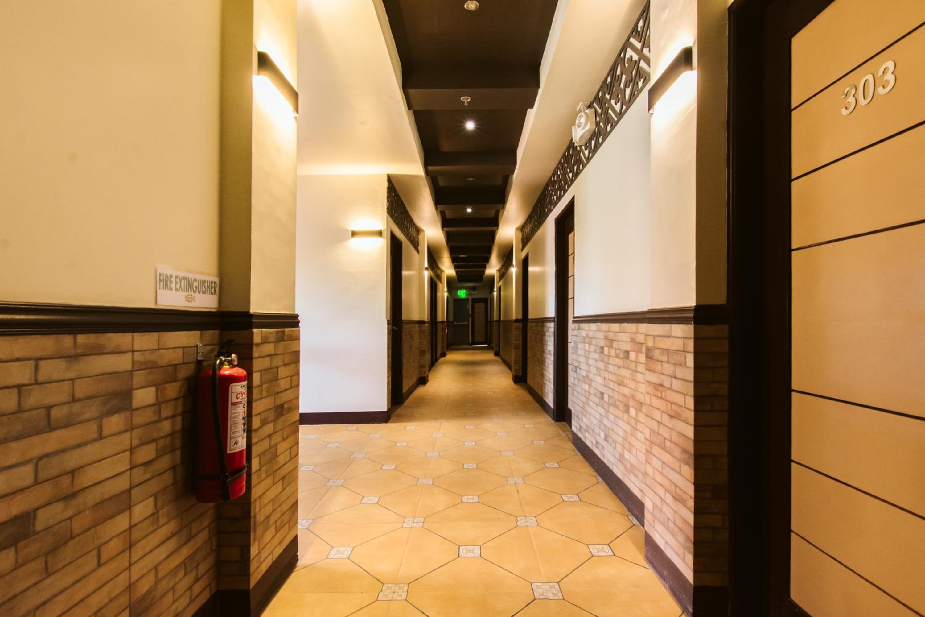 Standard Twin Room - Photo 1