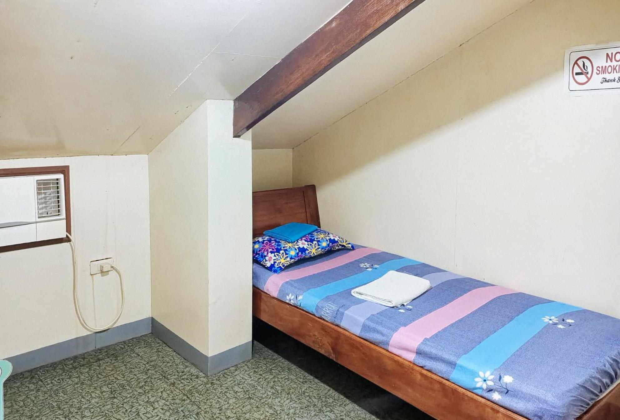 Single Room with Shared Bathroom photo 1
