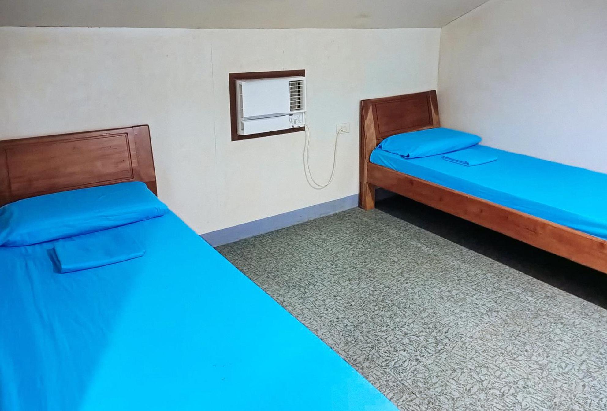 Standard Twin Room with Shared Bathroom photo 1