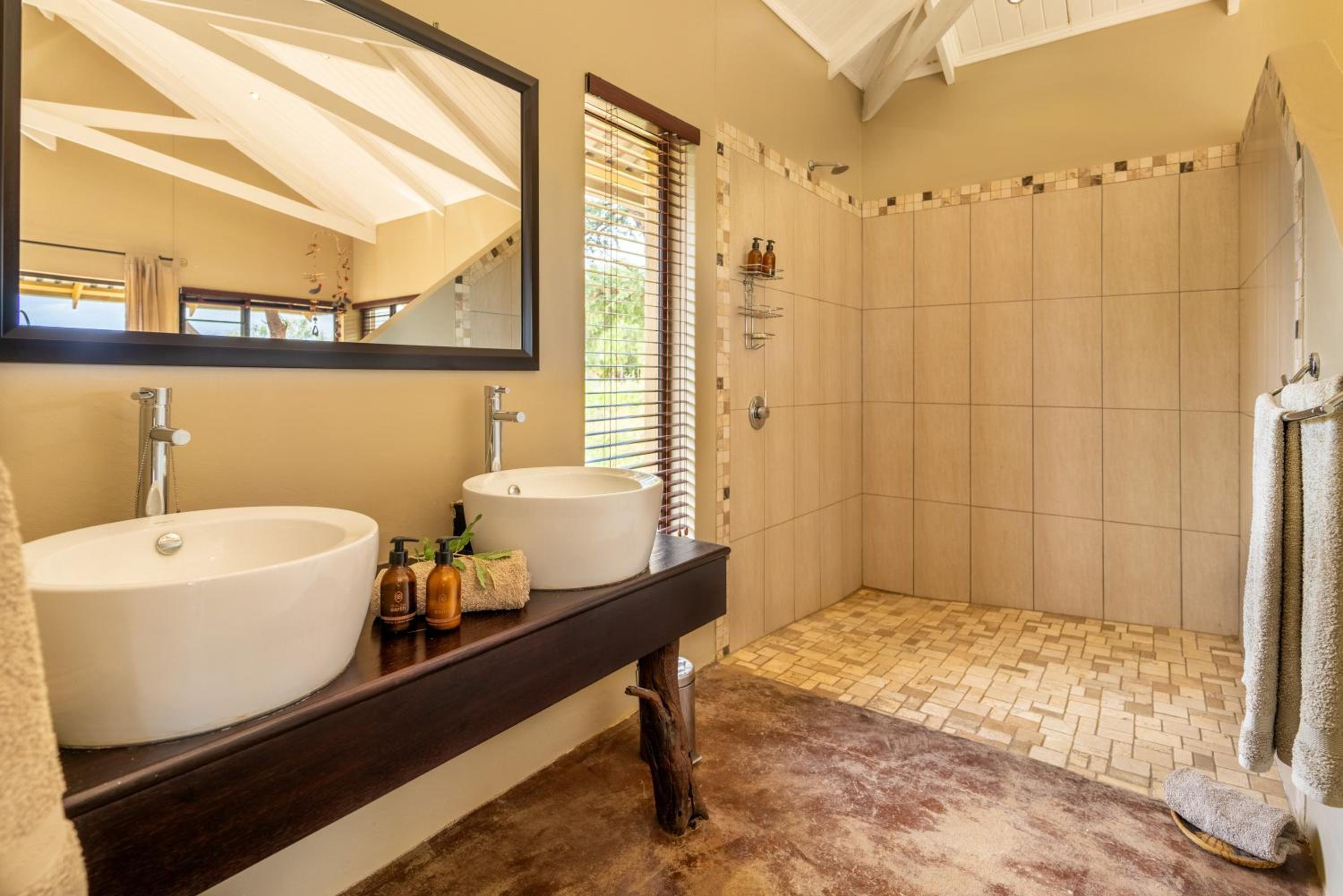 Luxury King Room photo 2