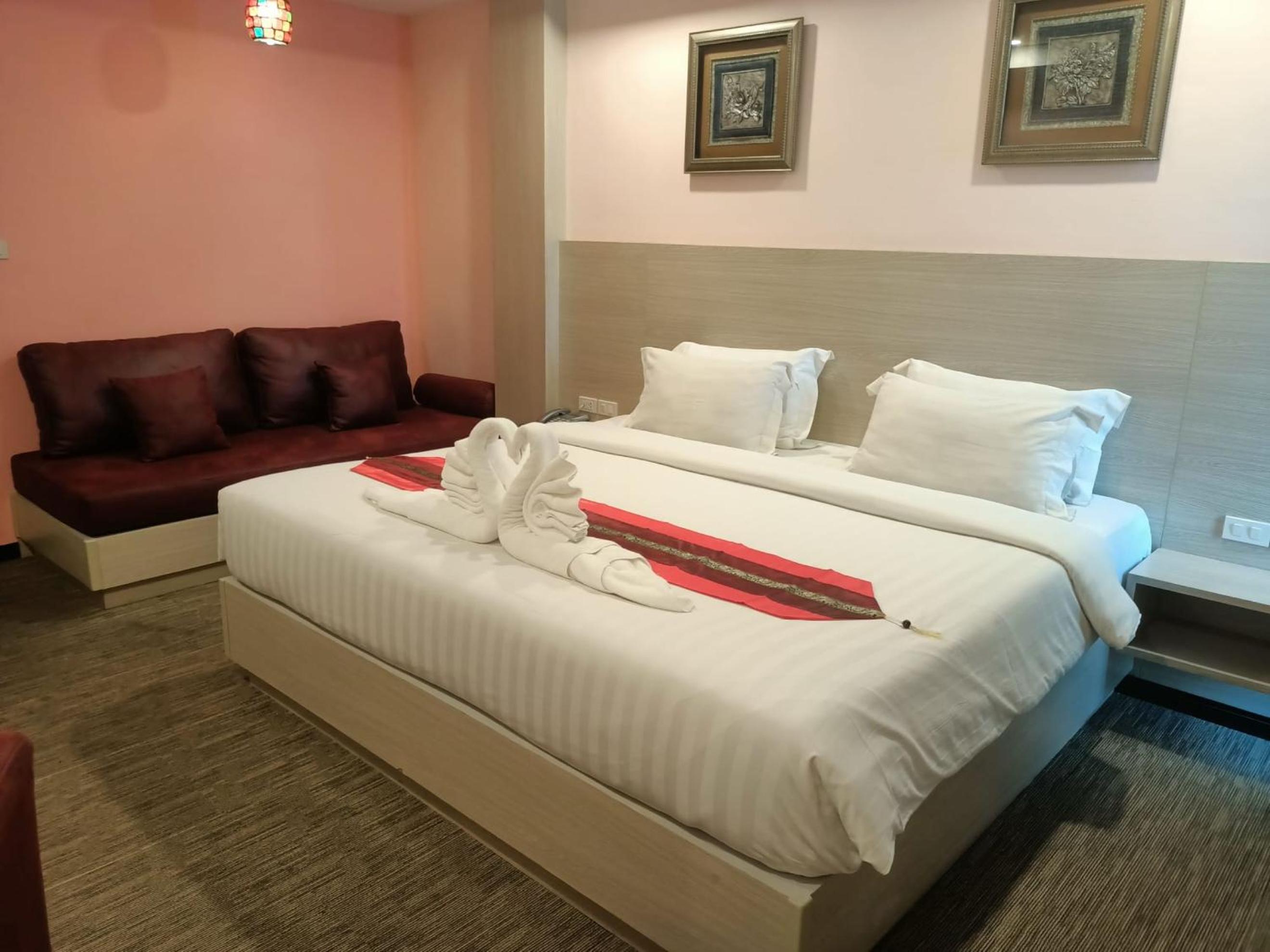 Large Double or Twin Room - Photo 2